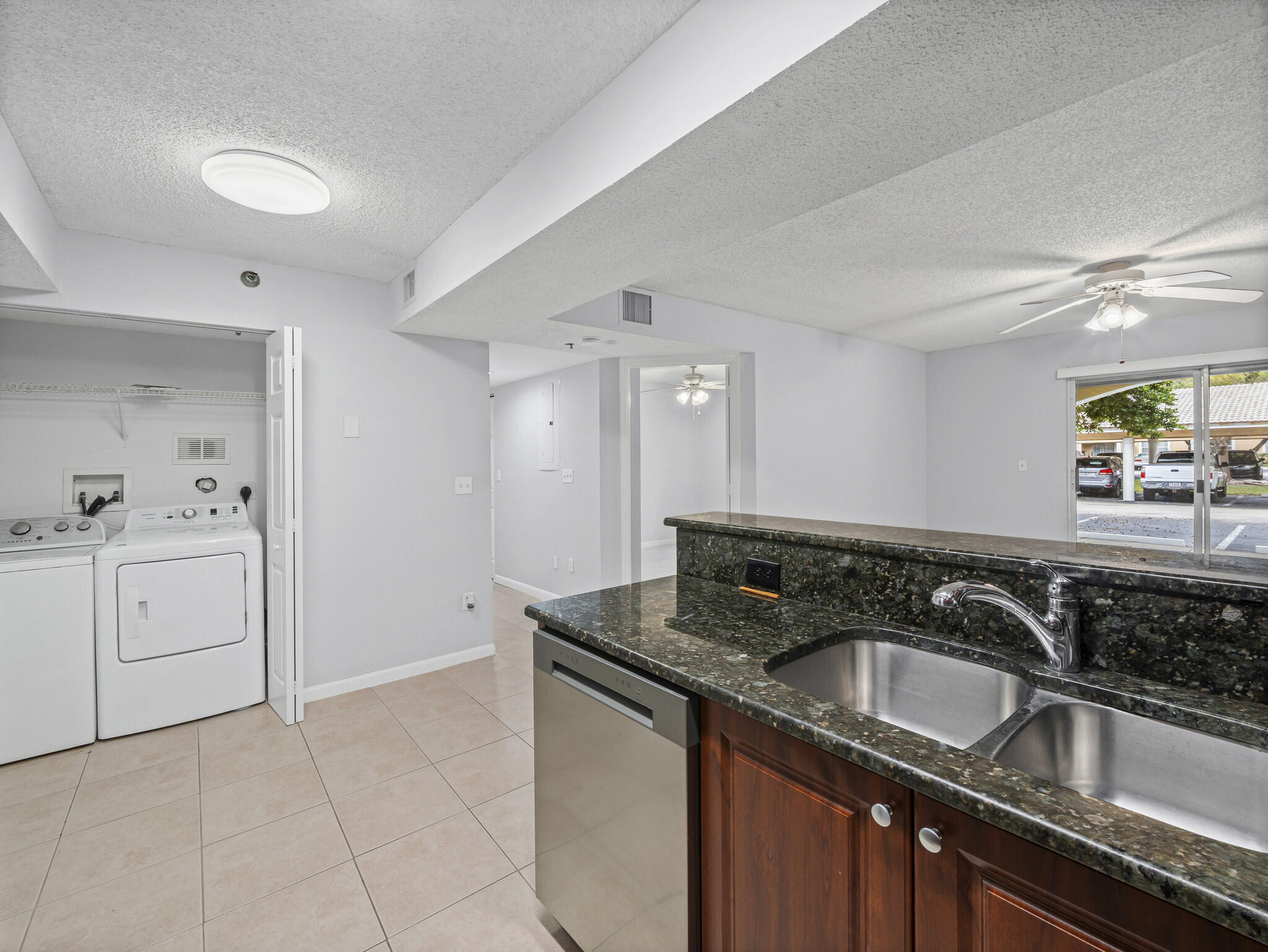 5560 Nw 61st Street 707 Property Photo 12