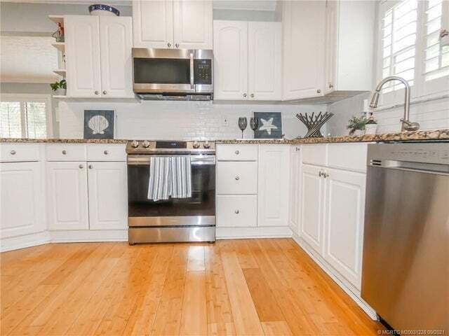 765 Sw Rustic Circle Property Photo 9