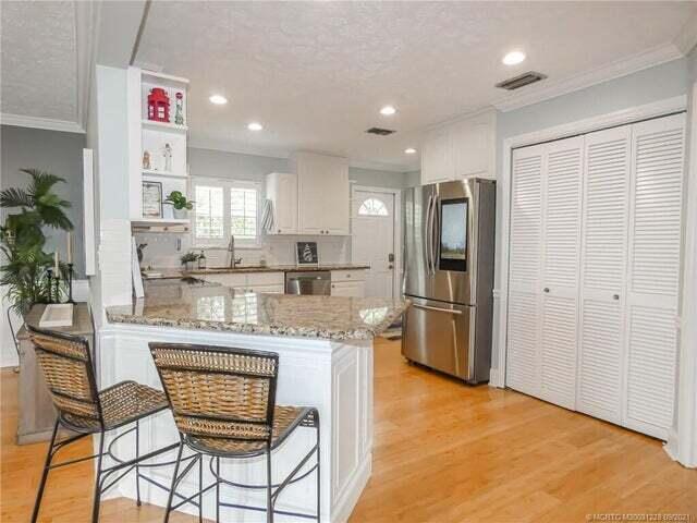 765 Sw Rustic Circle Property Photo 10