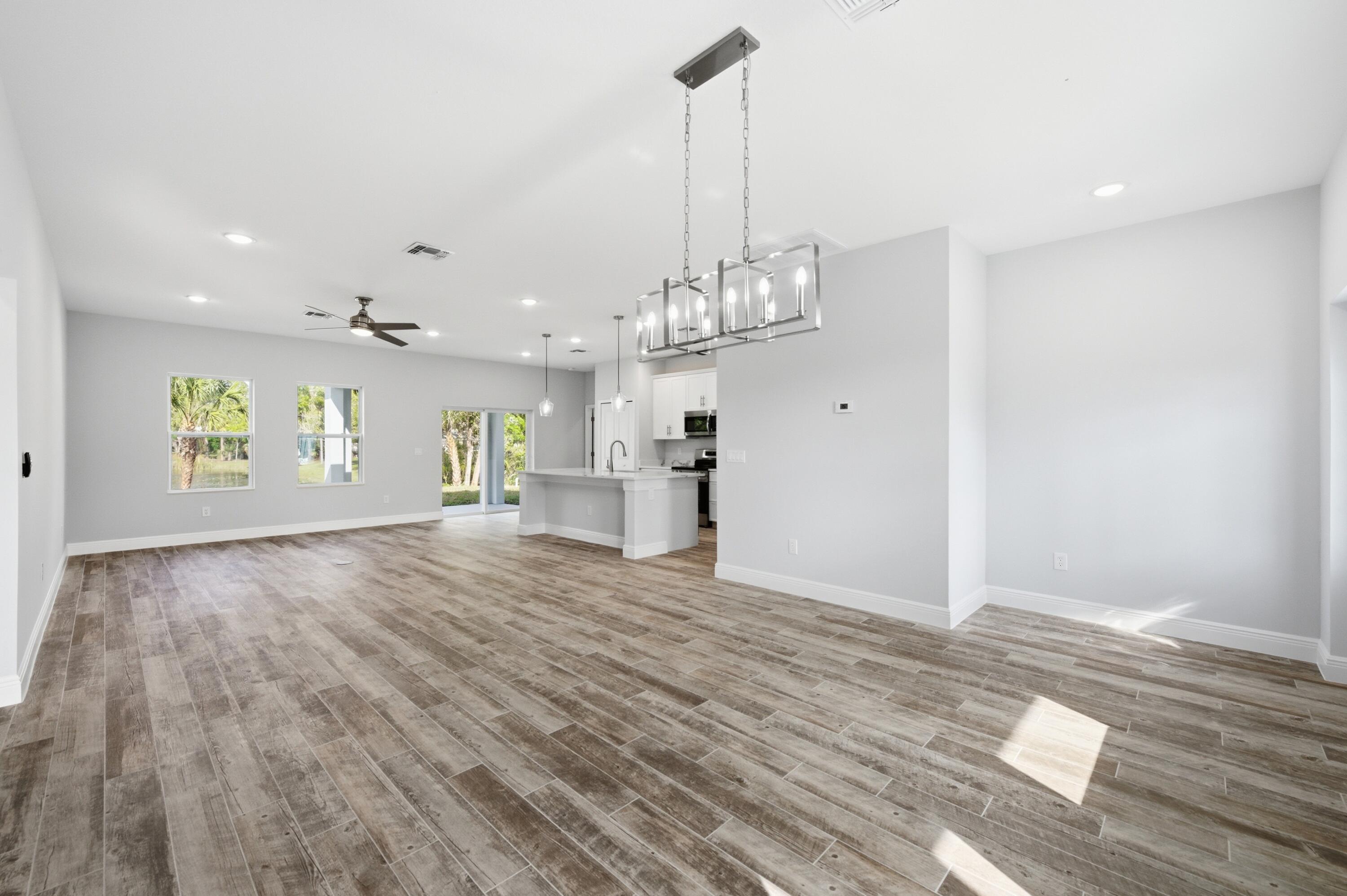 7825 92nd Court Property Photo 2