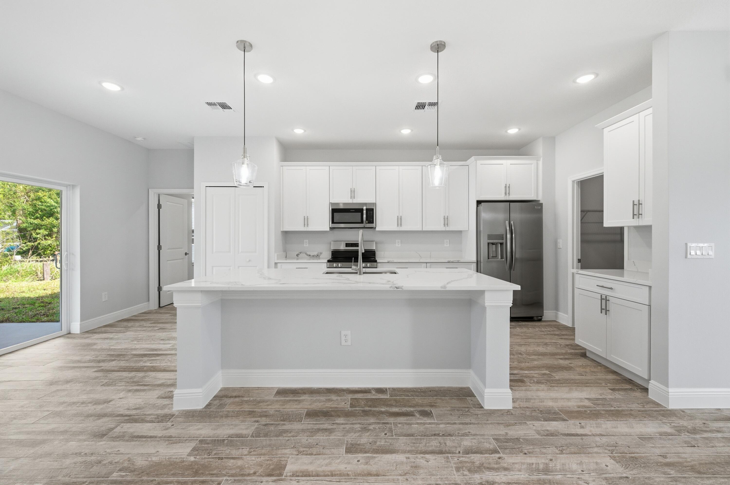 7825 92nd Court Property Photo 8
