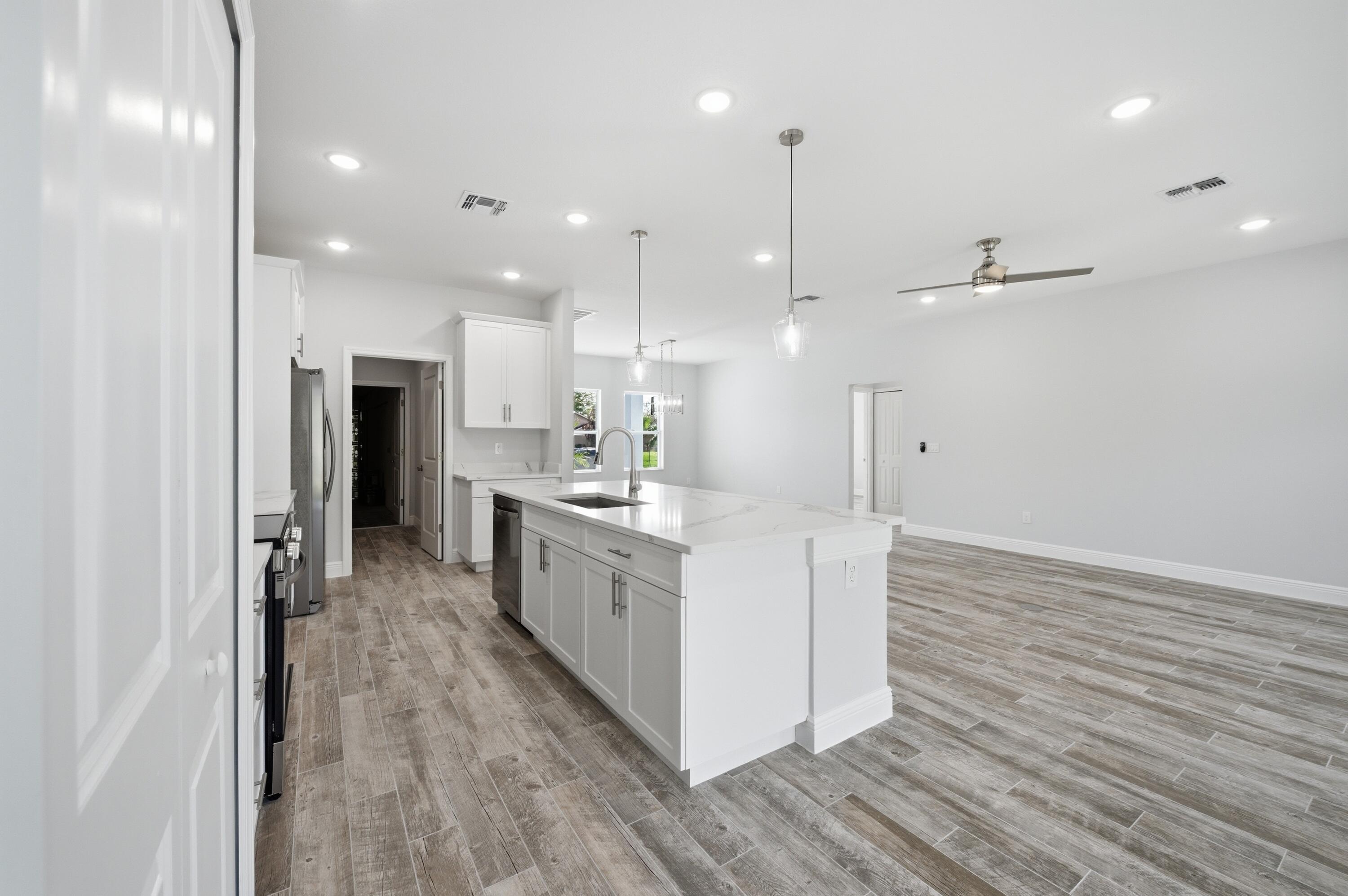 7825 92nd Court Property Photo 11