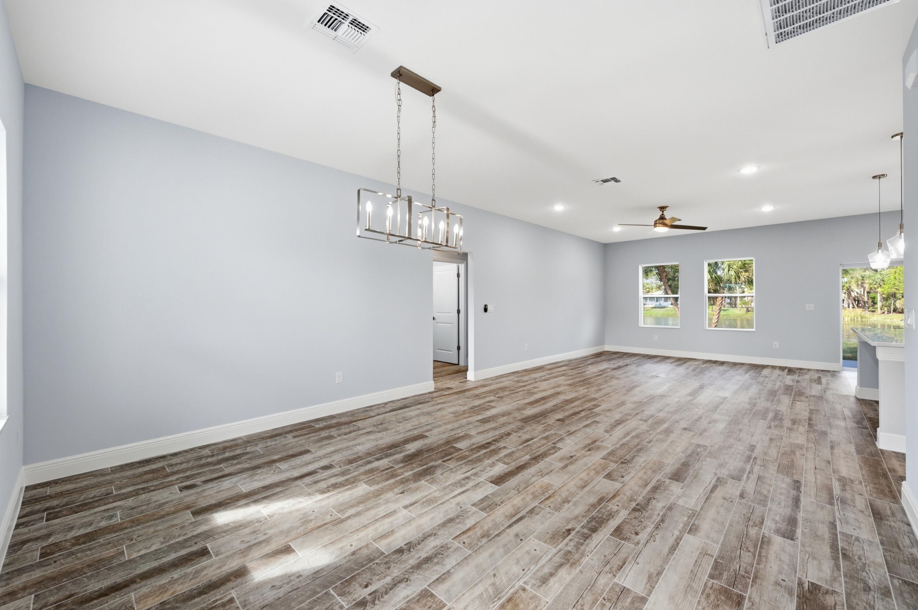 7825 92nd Court Property Photo 12
