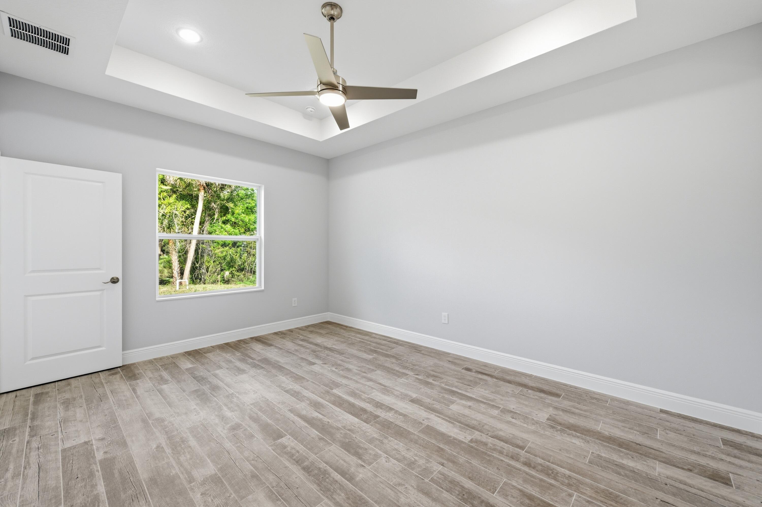 7825 92nd Court Property Photo 14