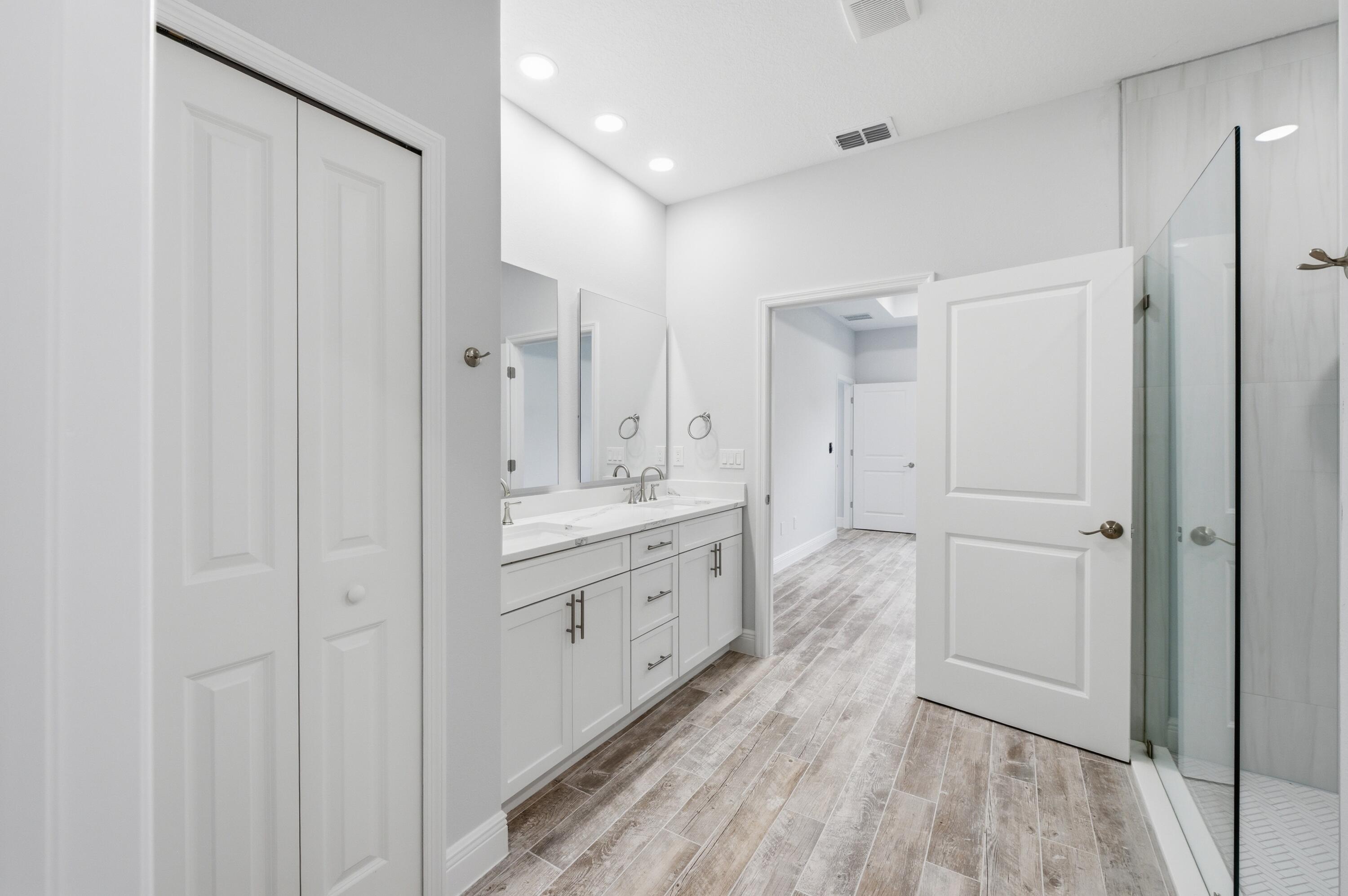 7825 92nd Court Property Photo 17