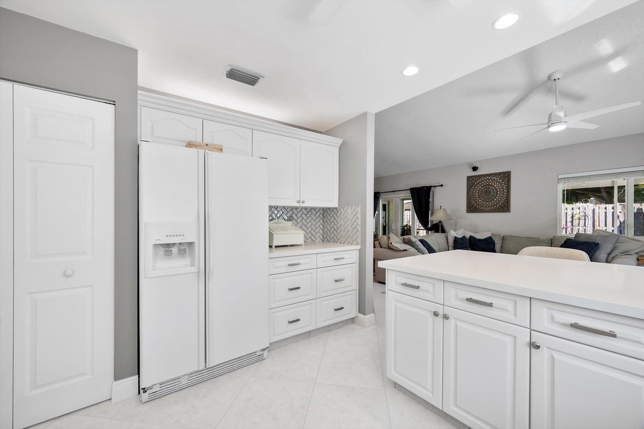 15541 Dover Court Property Photo 6