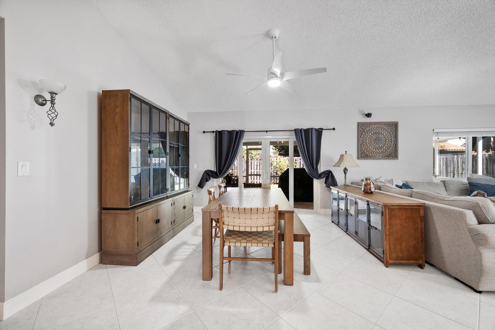 15541 Dover Court Property Photo 7