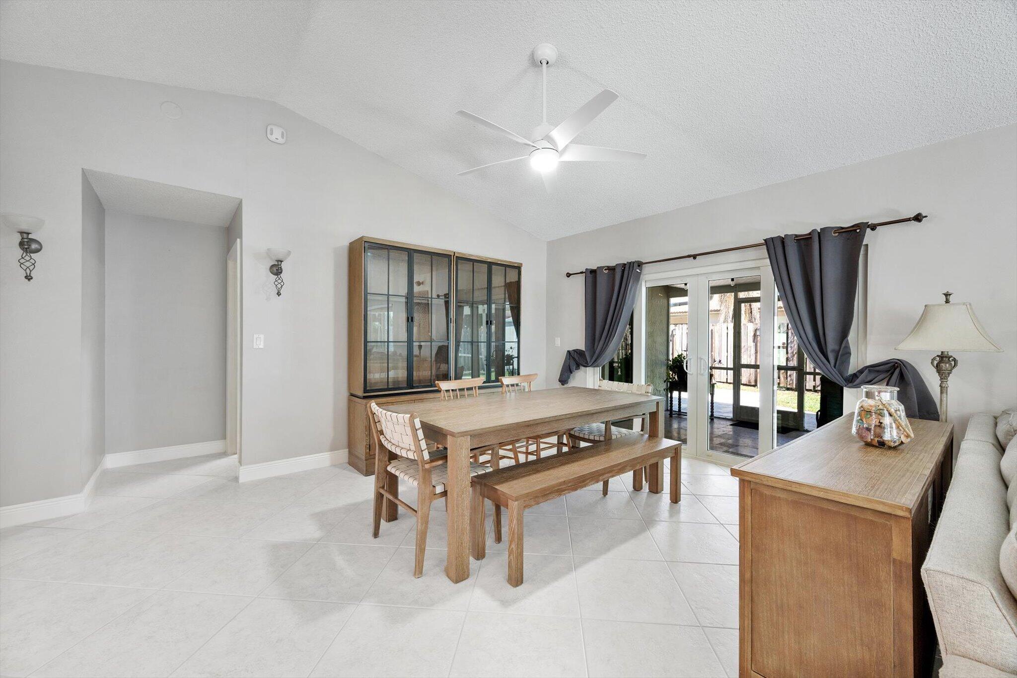15541 Dover Court Property Photo 8