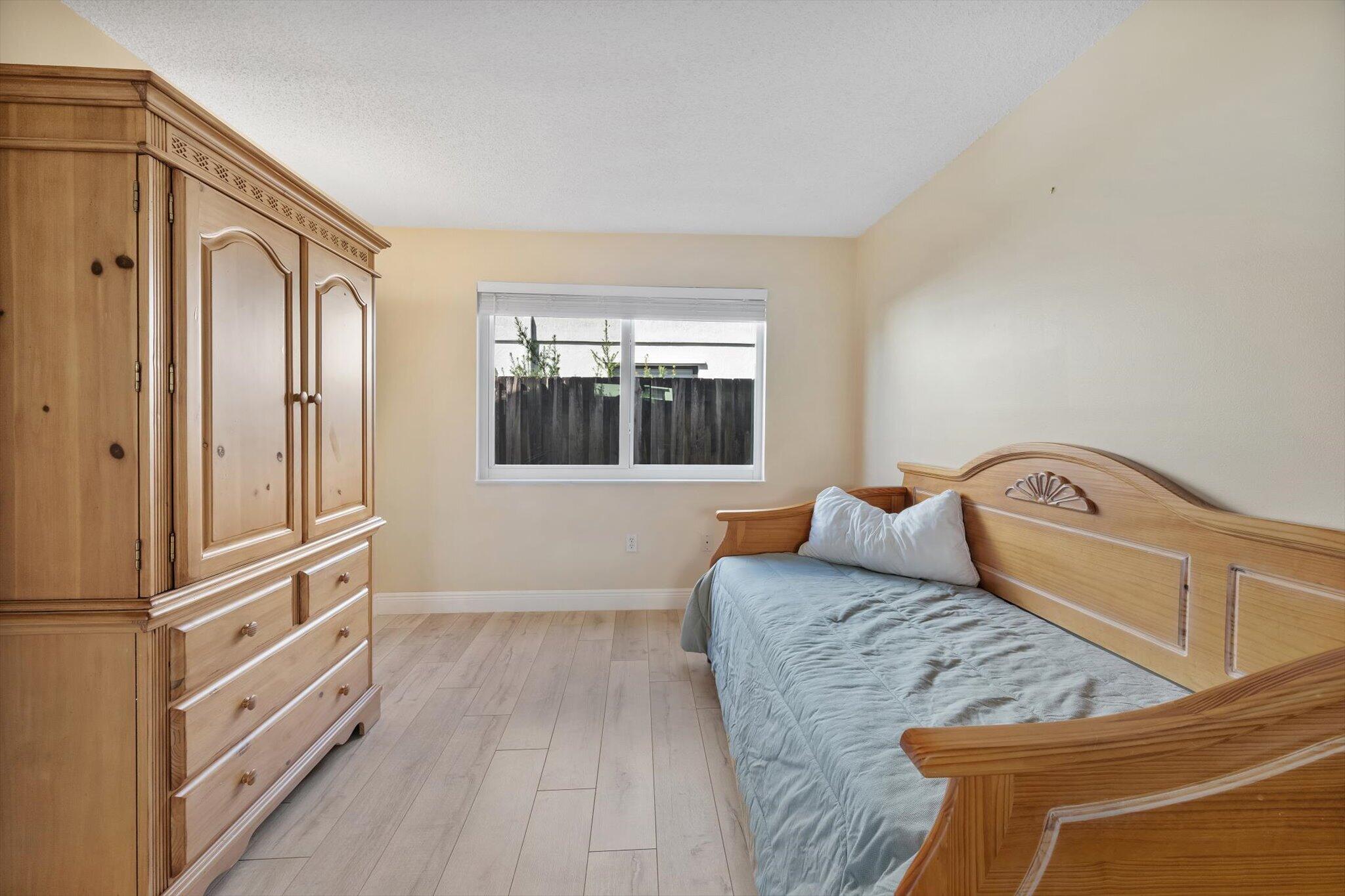 15541 Dover Court Property Photo 12