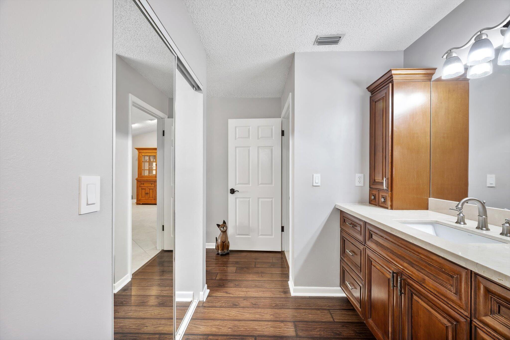 15541 Dover Court Property Photo 19