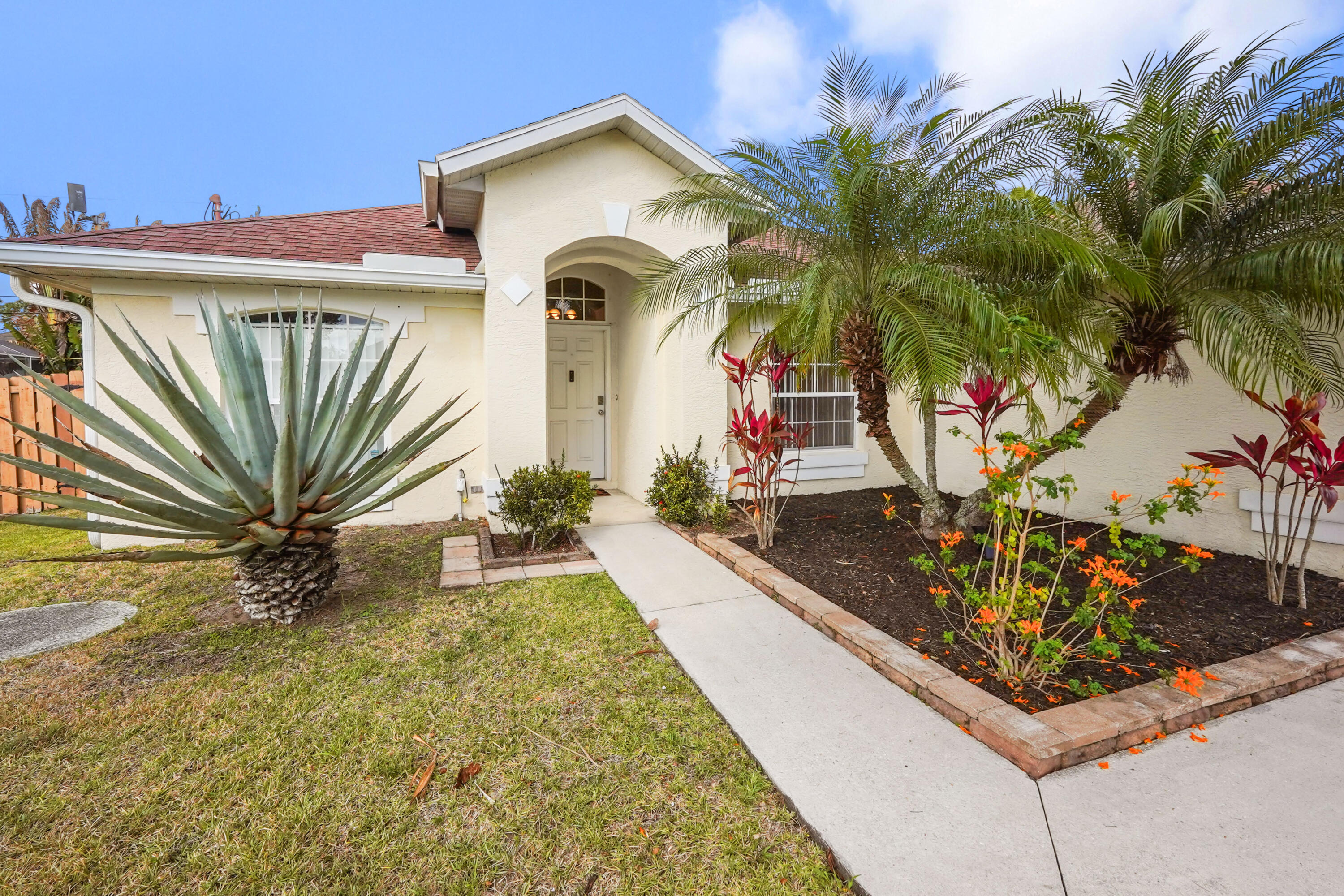 1632 Sw Rutland Street Property Photo 3