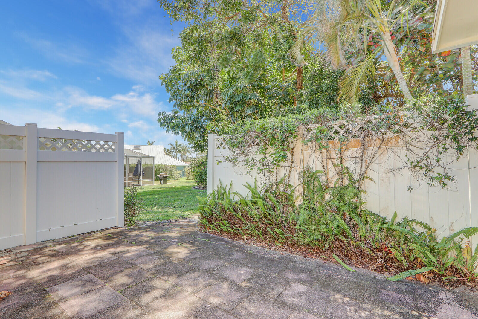 8574 Se Seagrape Way Property Photo 33