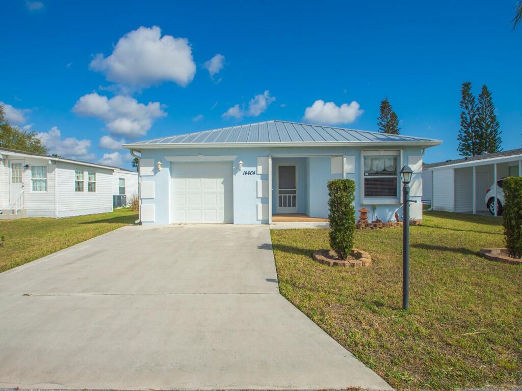 14464 Isla Flores Avenue Property Photo 2