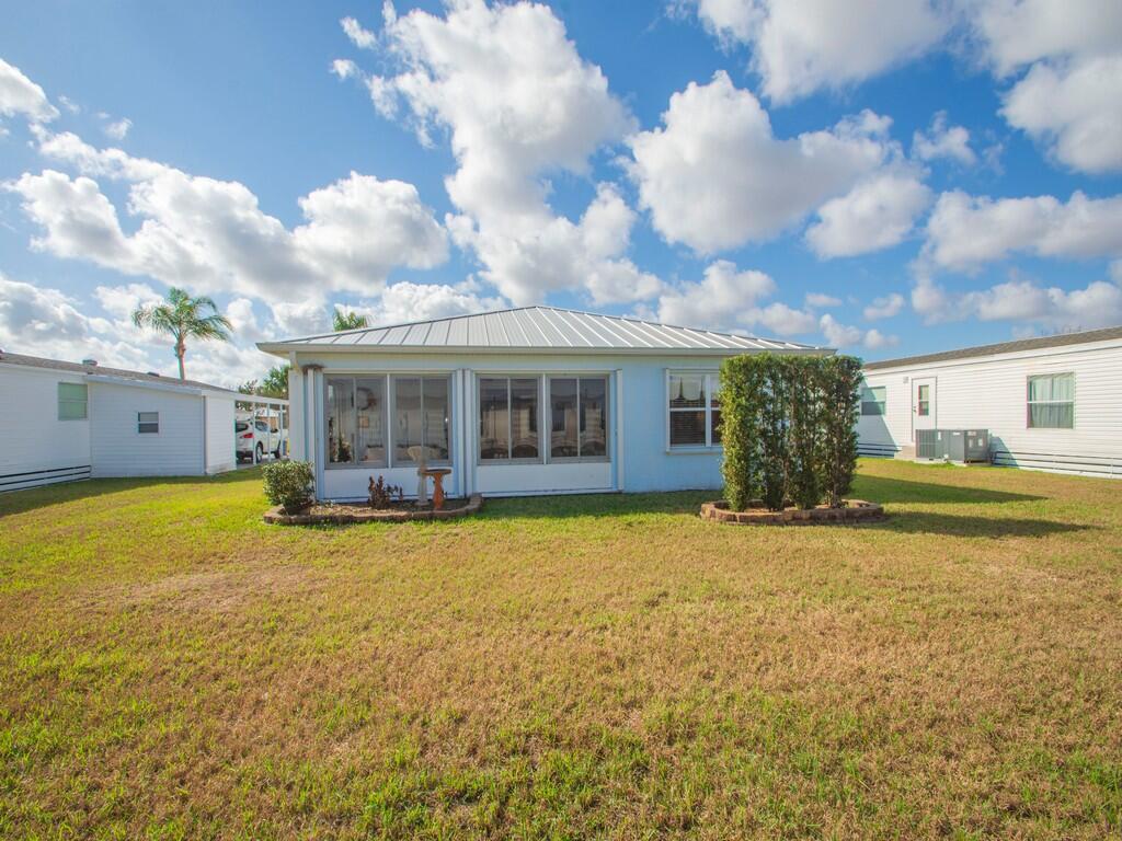 14464 Isla Flores Avenue Property Photo 6
