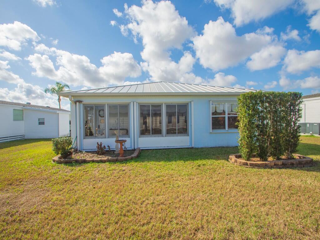 14464 Isla Flores Avenue Property Photo 7