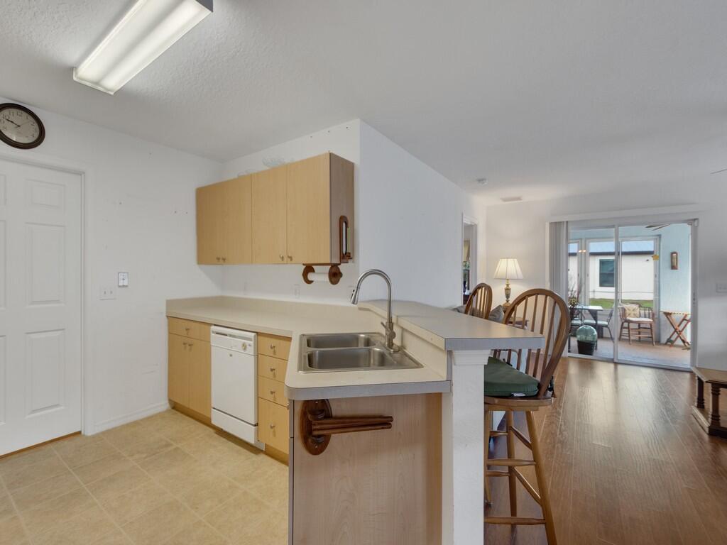 14464 Isla Flores Avenue Property Photo 11