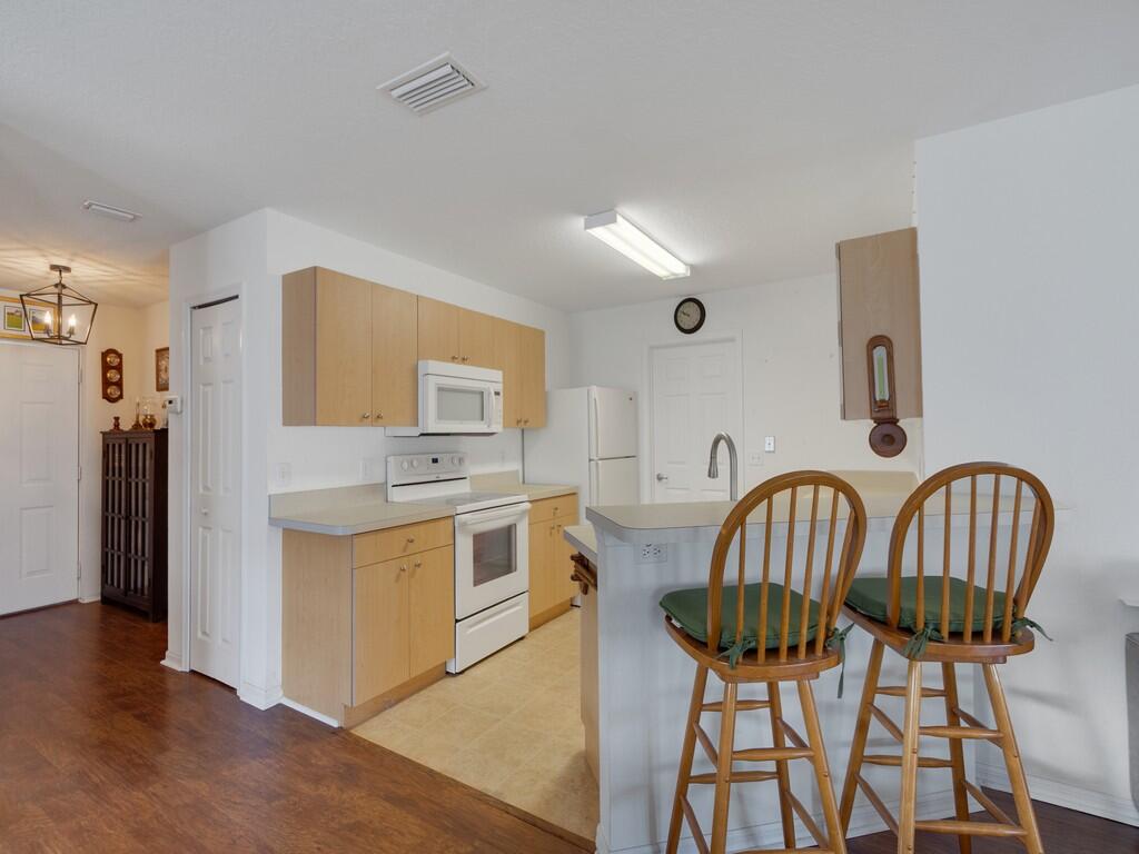 14464 Isla Flores Avenue Property Photo 13