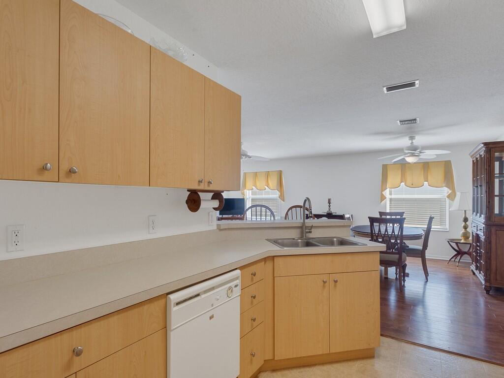 14464 Isla Flores Avenue Property Photo 14