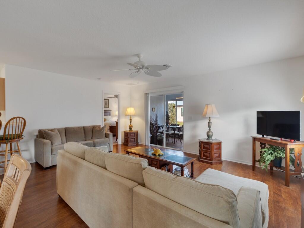 14464 Isla Flores Avenue Property Photo 15