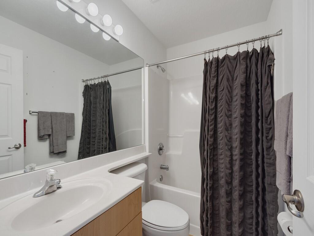14464 Isla Flores Avenue Property Photo 22