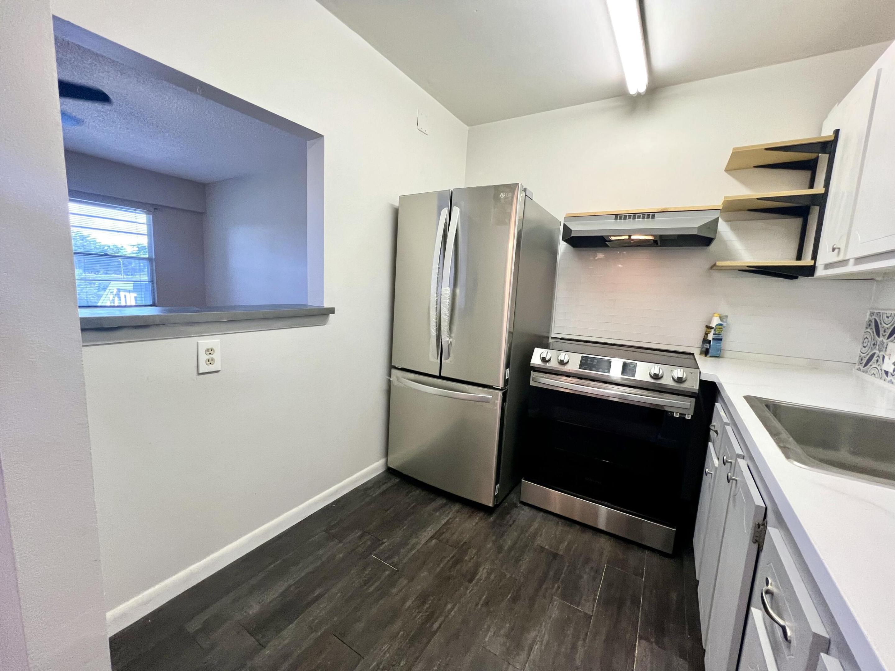 209 Suffolk E Property Photo 16