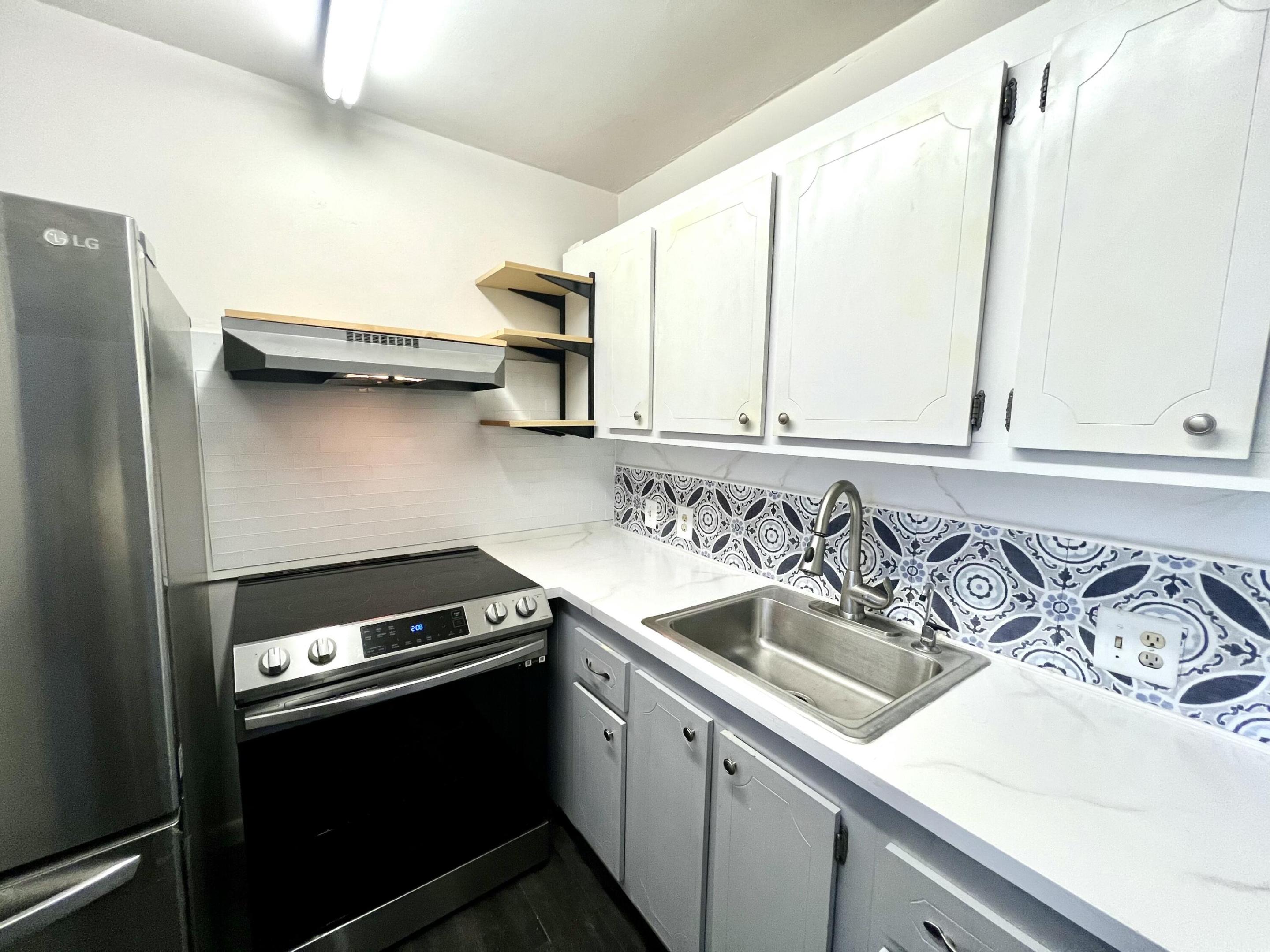 209 Suffolk E Property Photo 17