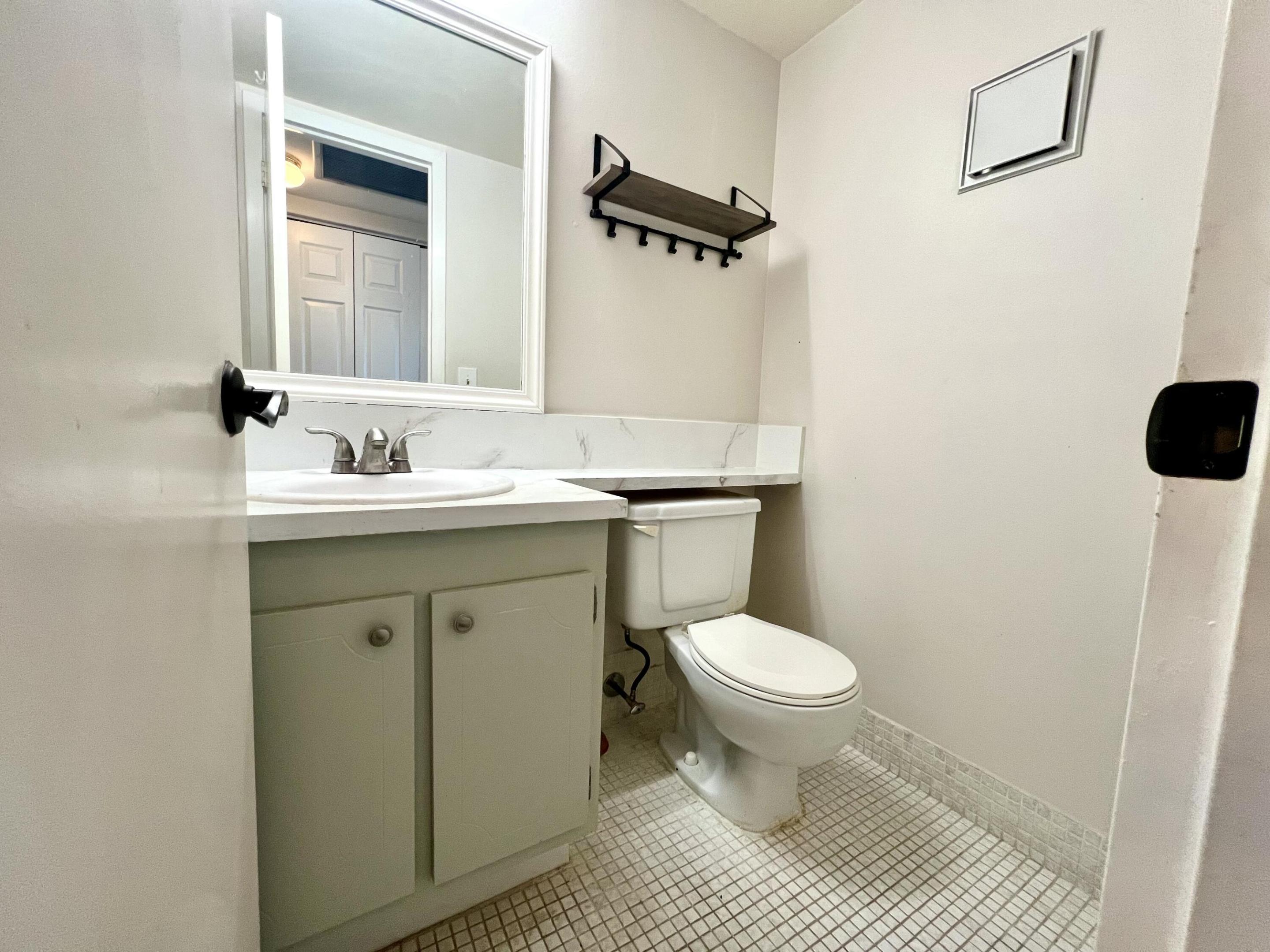 209 Suffolk E Property Photo 18