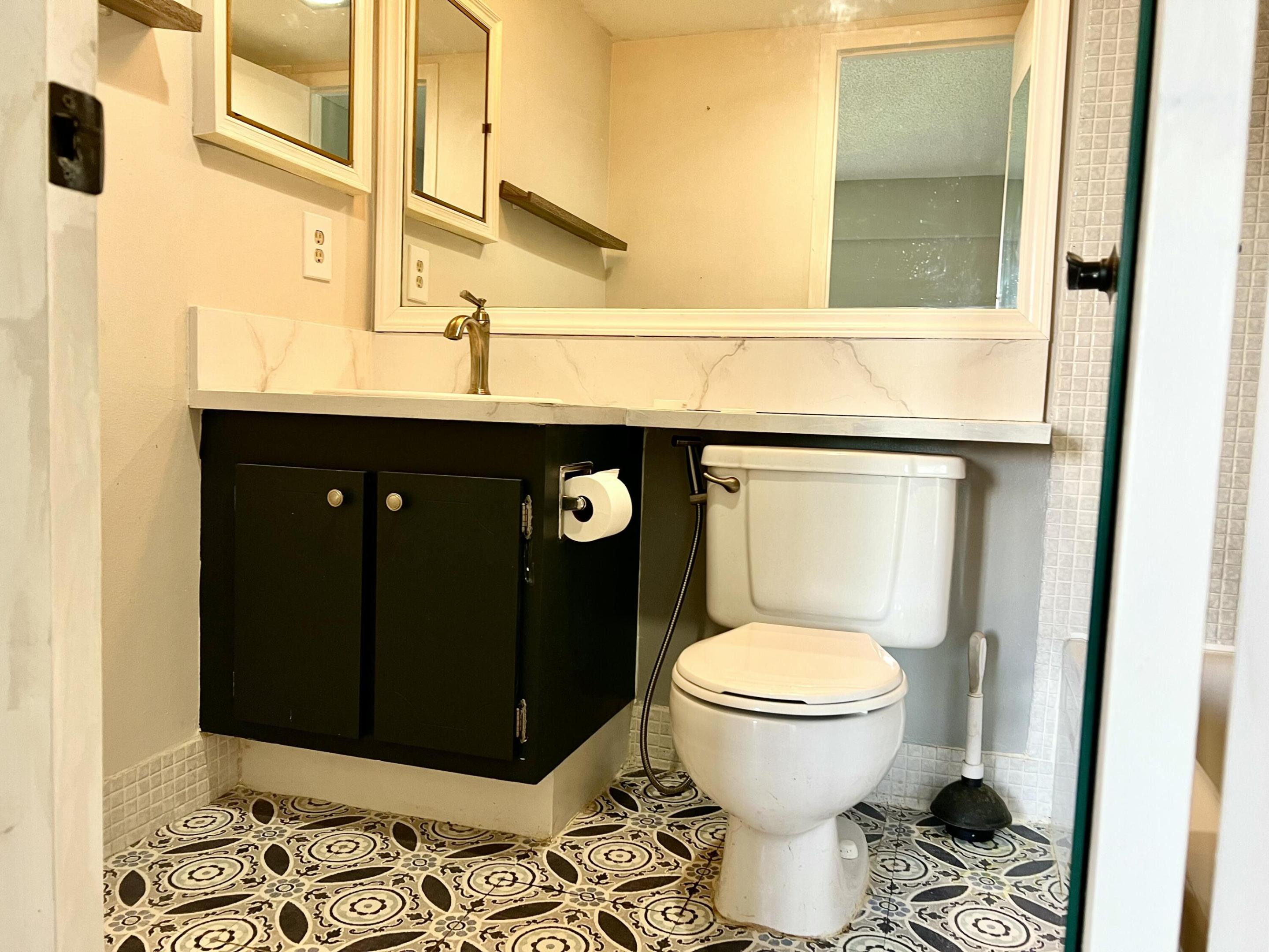 209 Suffolk E Property Photo 20