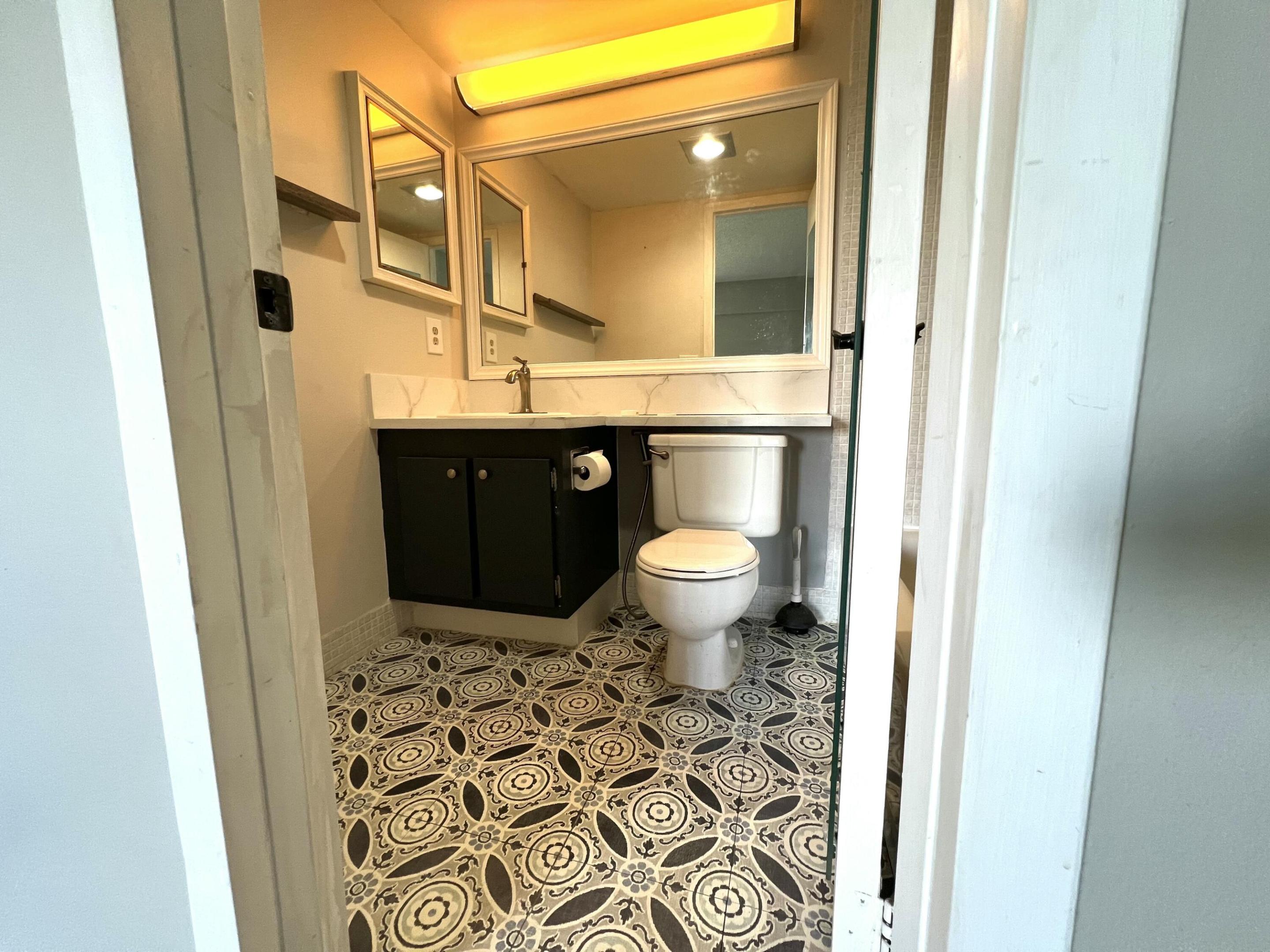 209 Suffolk E Property Photo 21