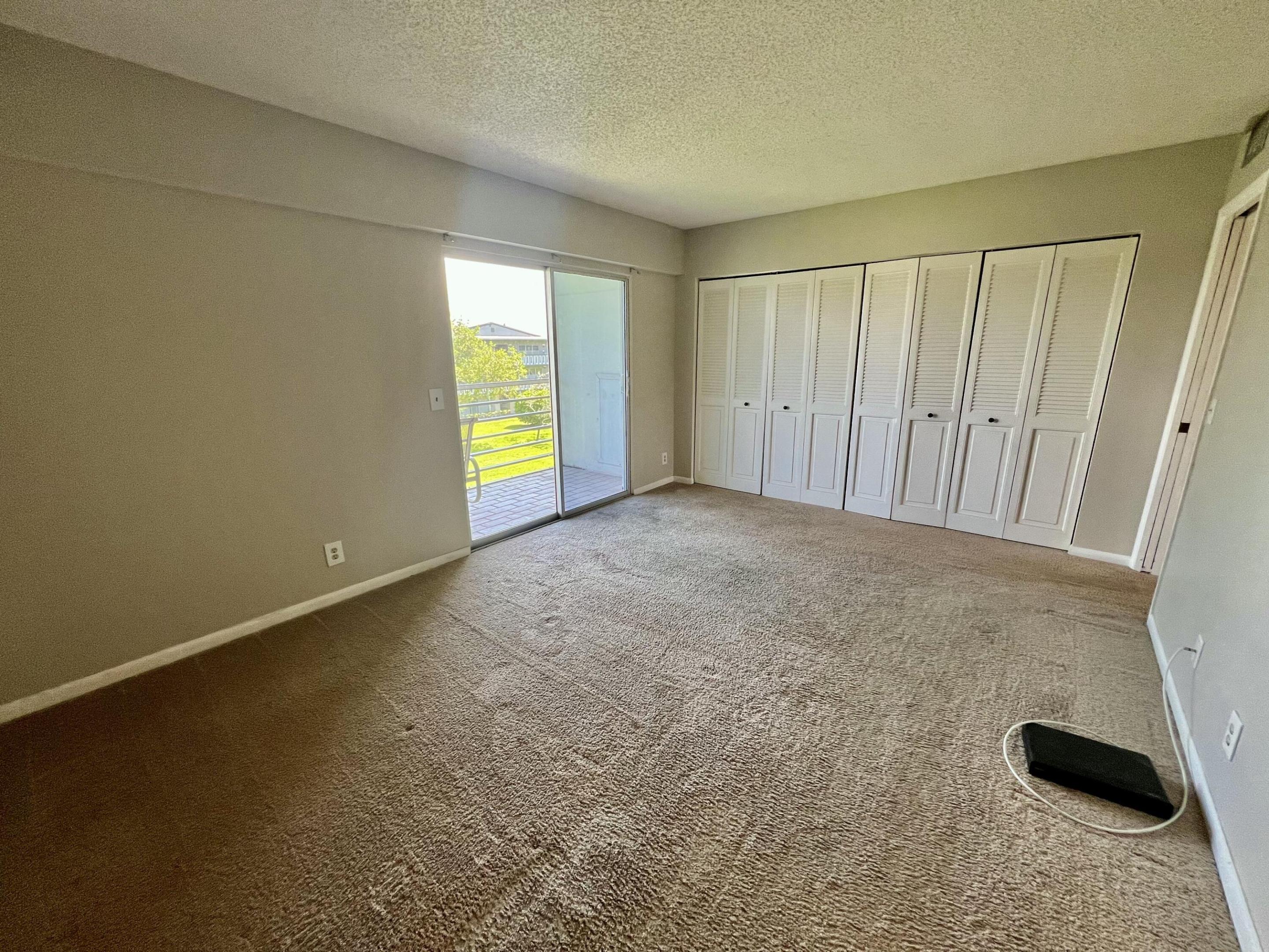 209 Suffolk E Property Photo 22
