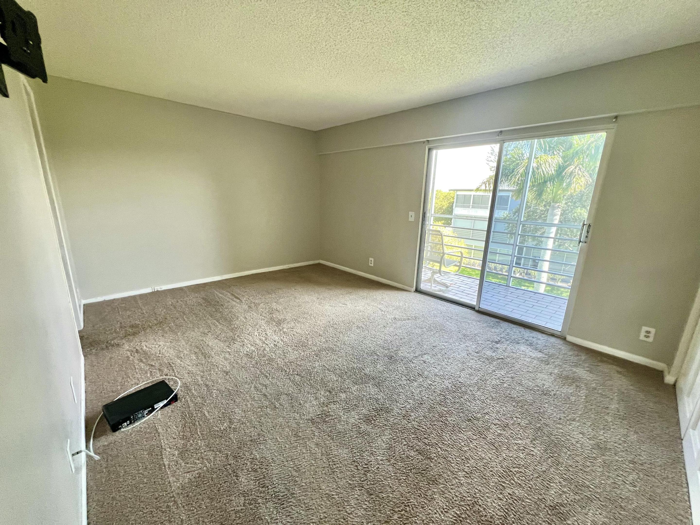 209 Suffolk E Property Photo 23