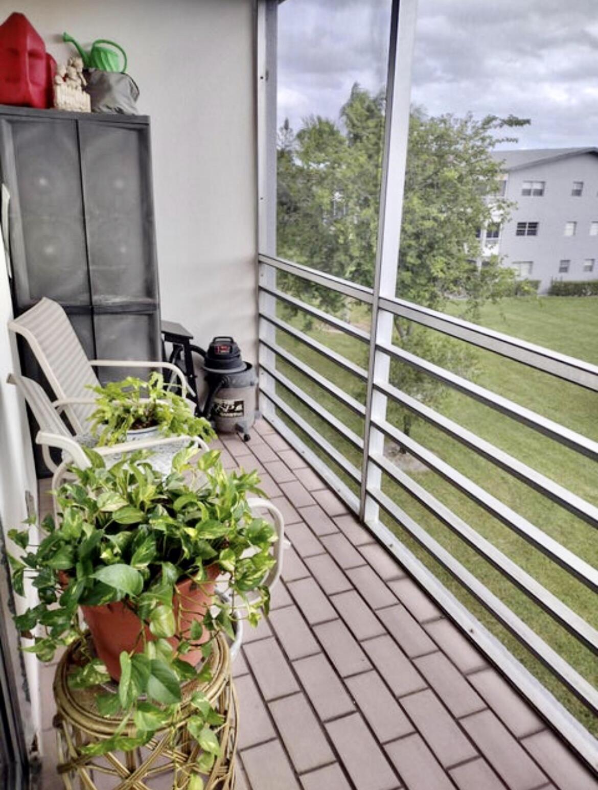 209 Suffolk E Property Photo 25