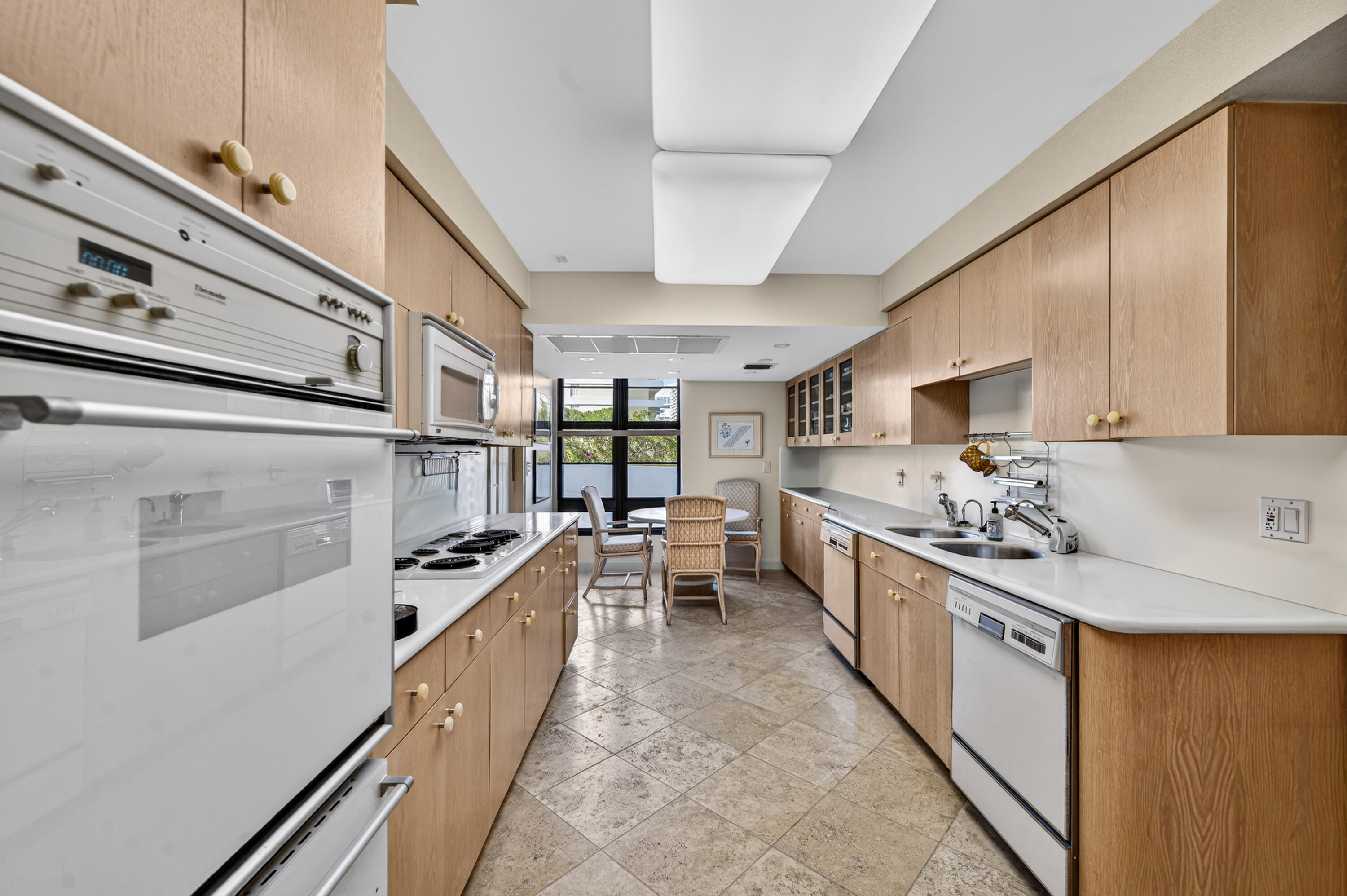 5500 Collins Avenue 302 Property Photo 7