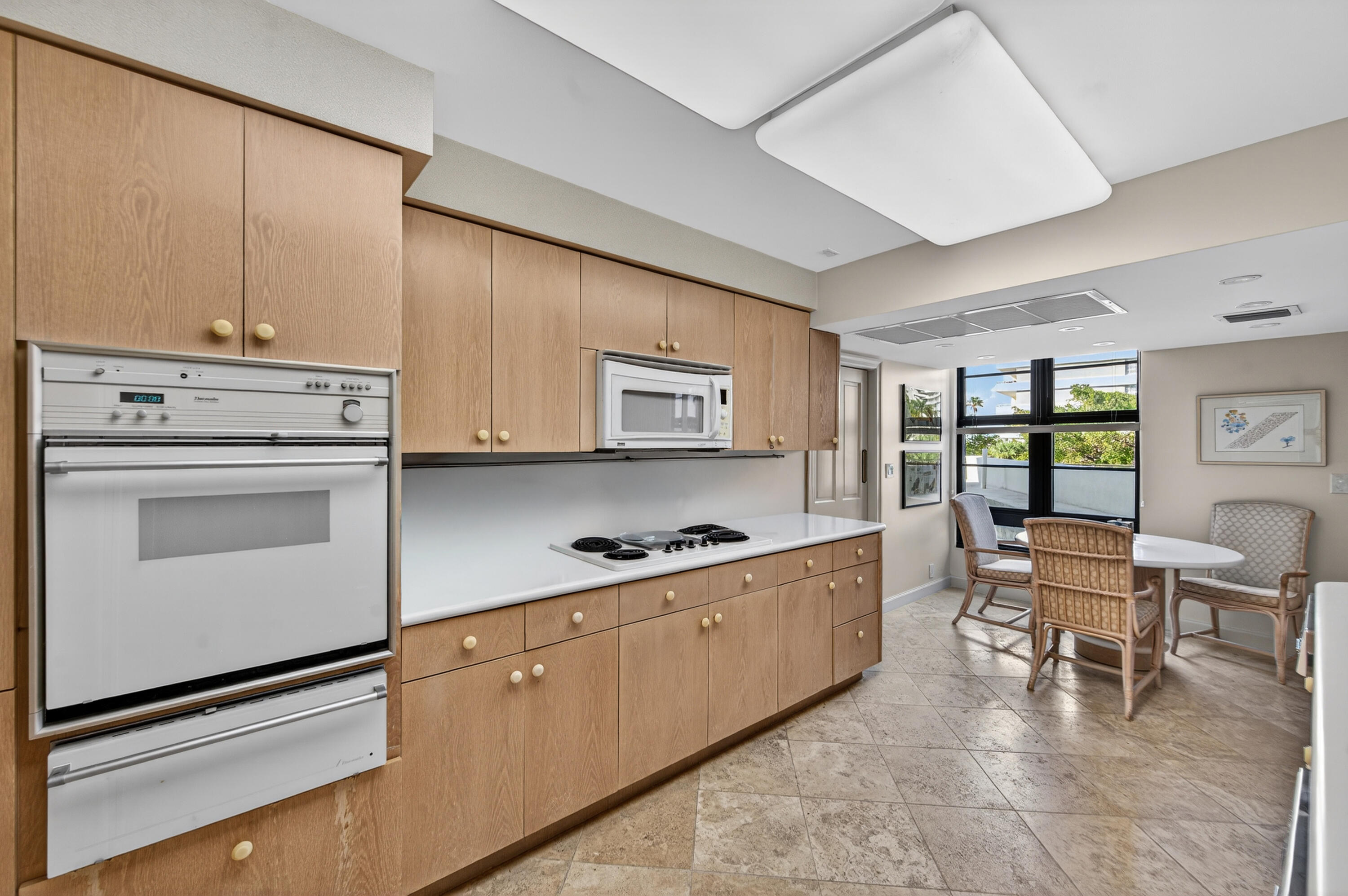 5500 Collins Avenue 302 Property Photo 8