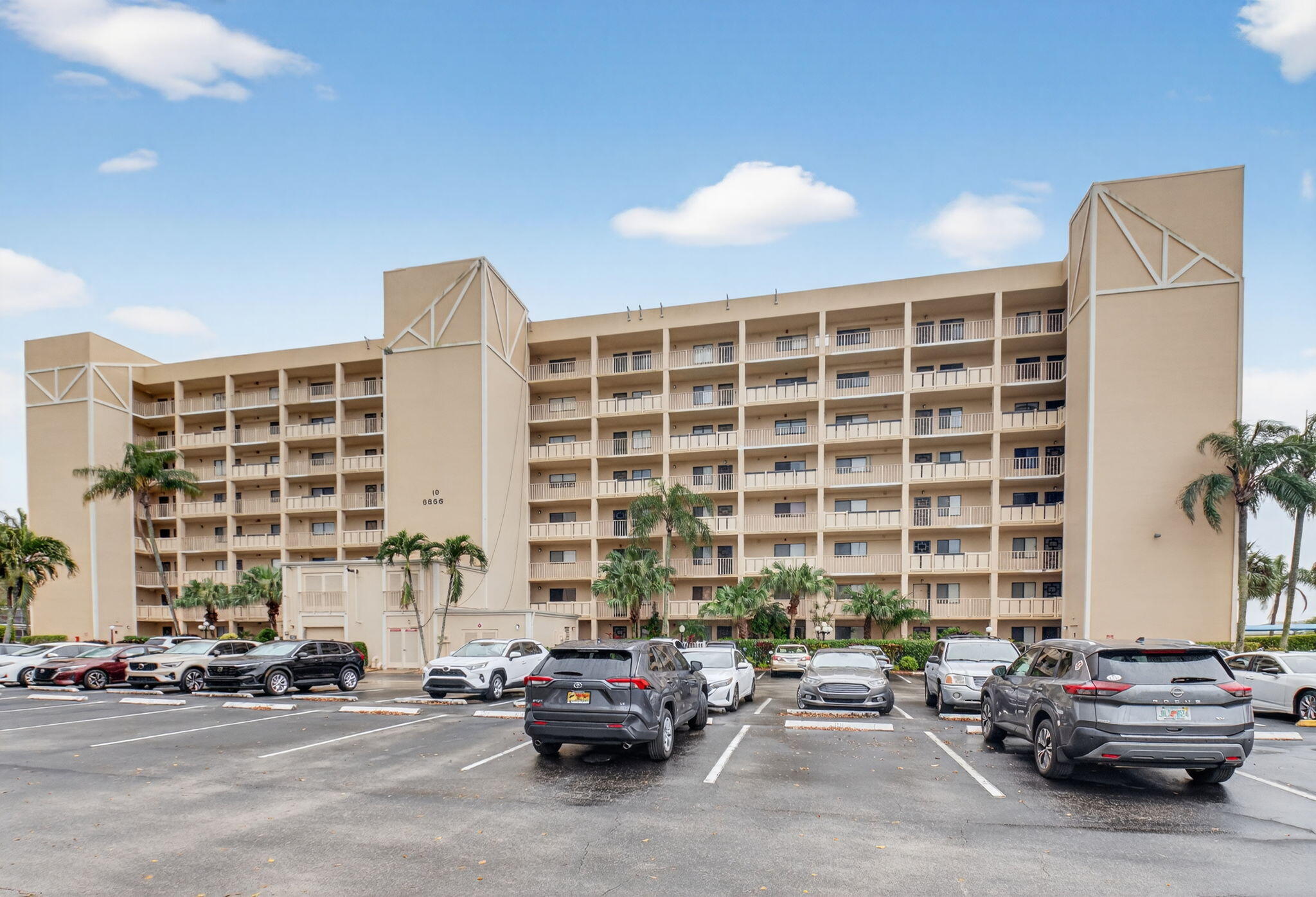 6866 Huntington Lane 607