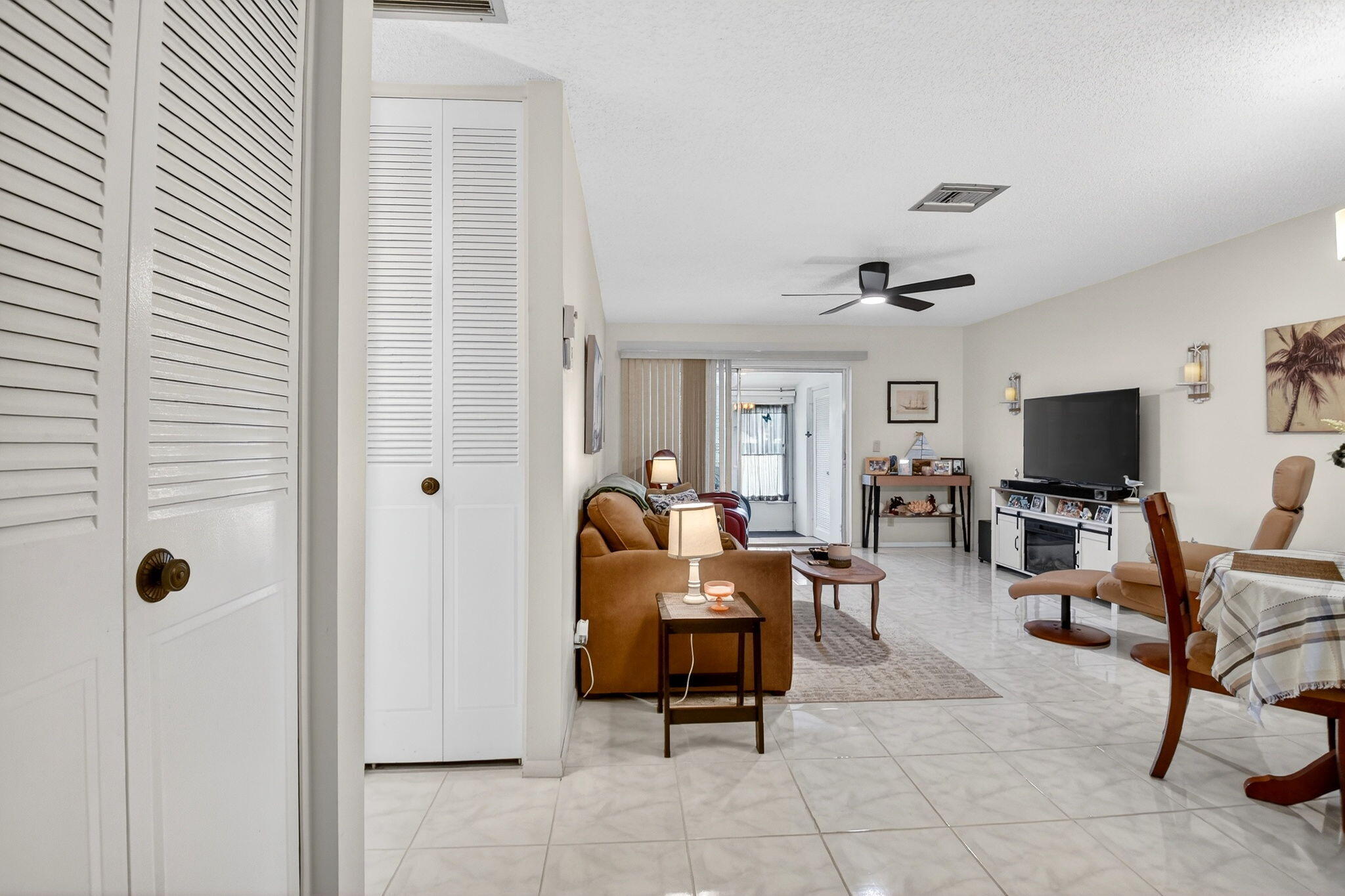 2758 Emory Drive E B Property Photo 6