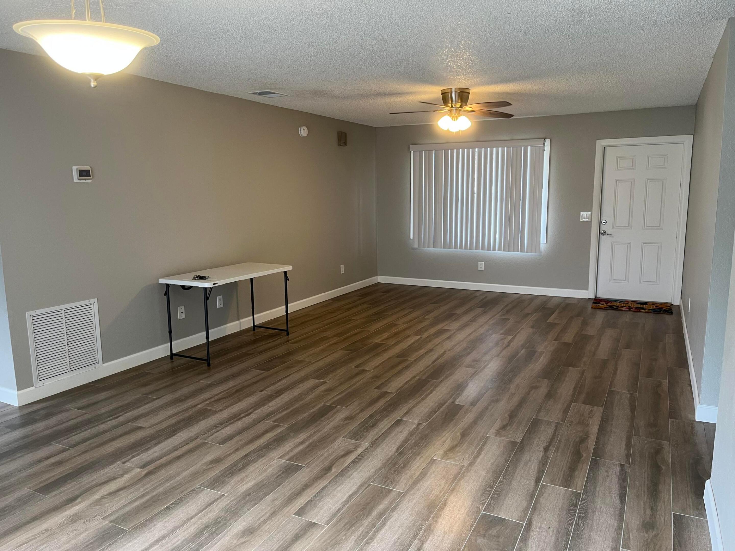 2122 Se Heathwood Circle Property Photo 4
