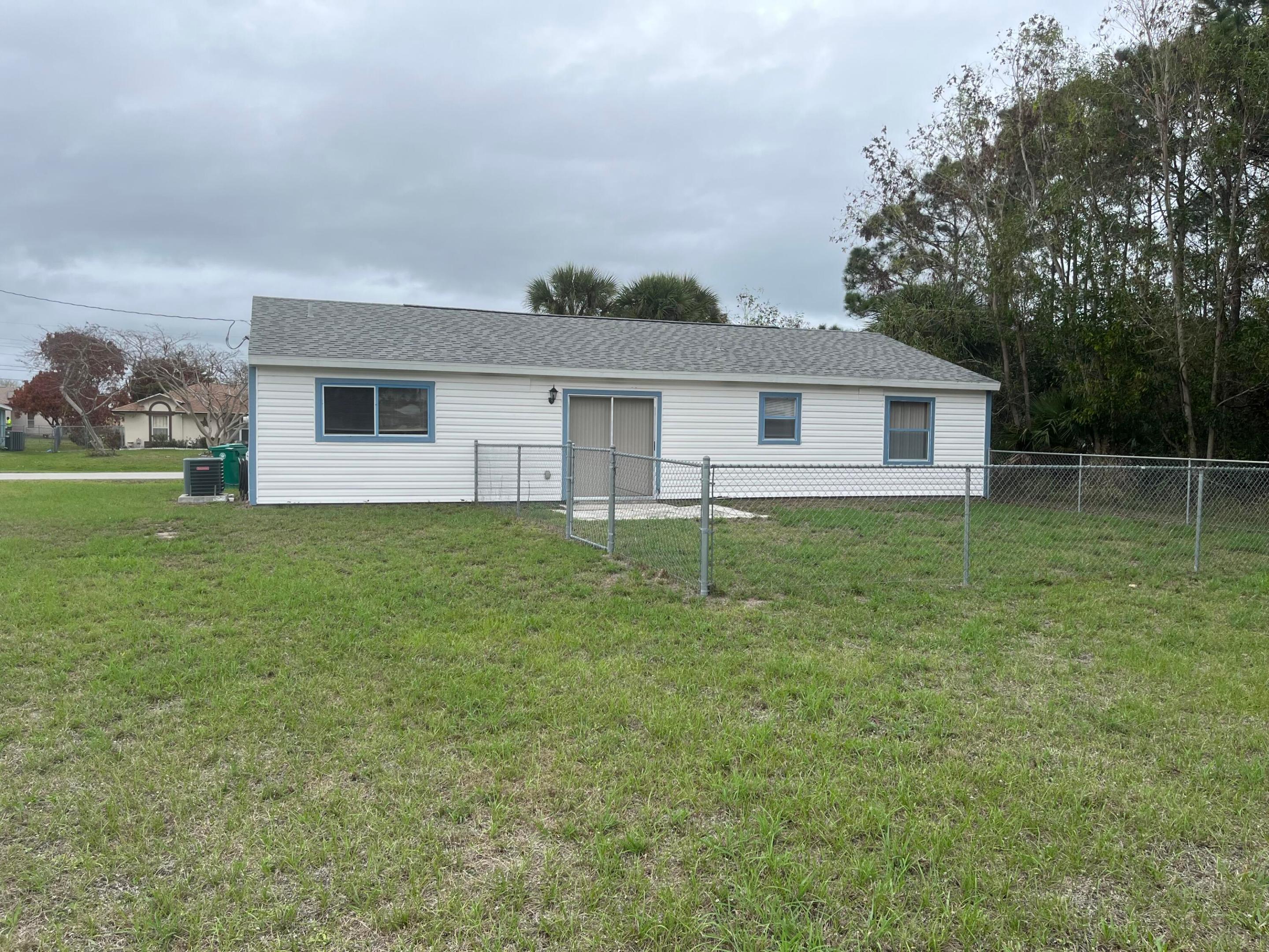 2122 Se Heathwood Circle Property Photo 13