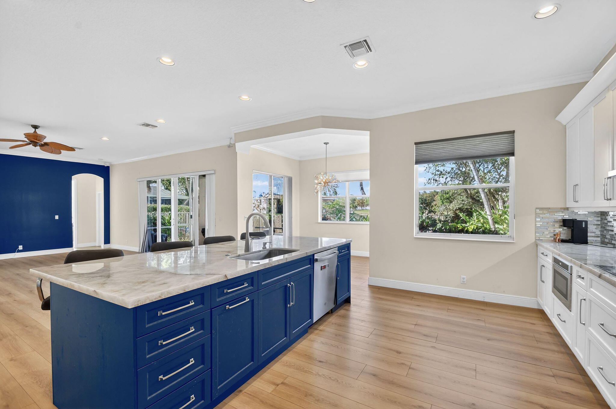 9599 Campi Drive Property Photo 13