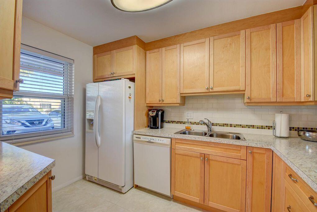 307 Lake Evelyn Drive Property Photo 5