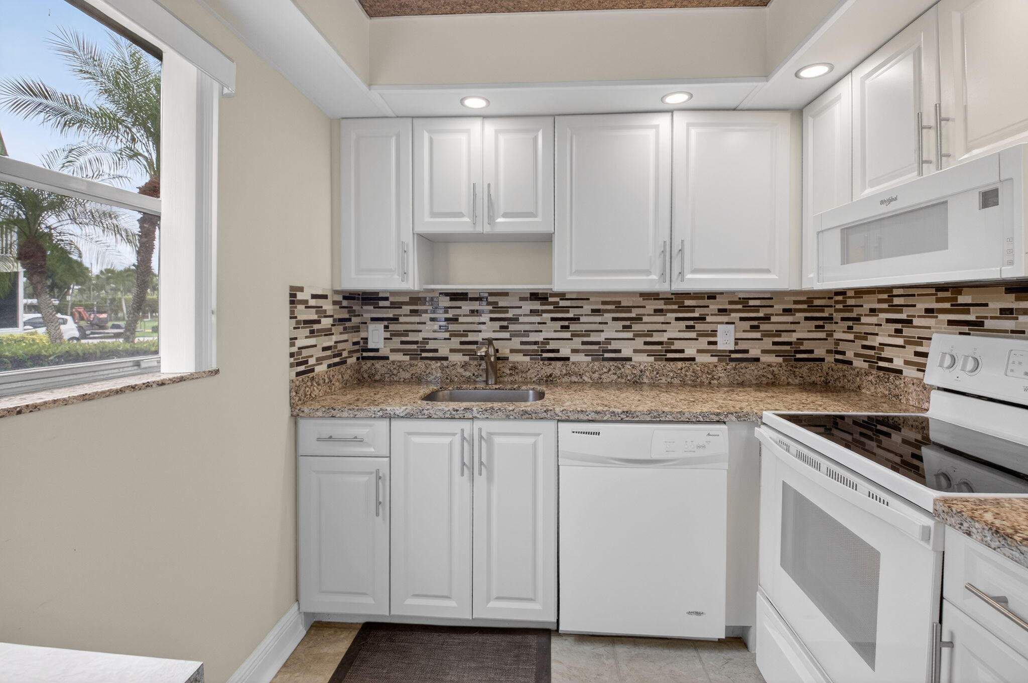 204 Flanders E Property Photo 5