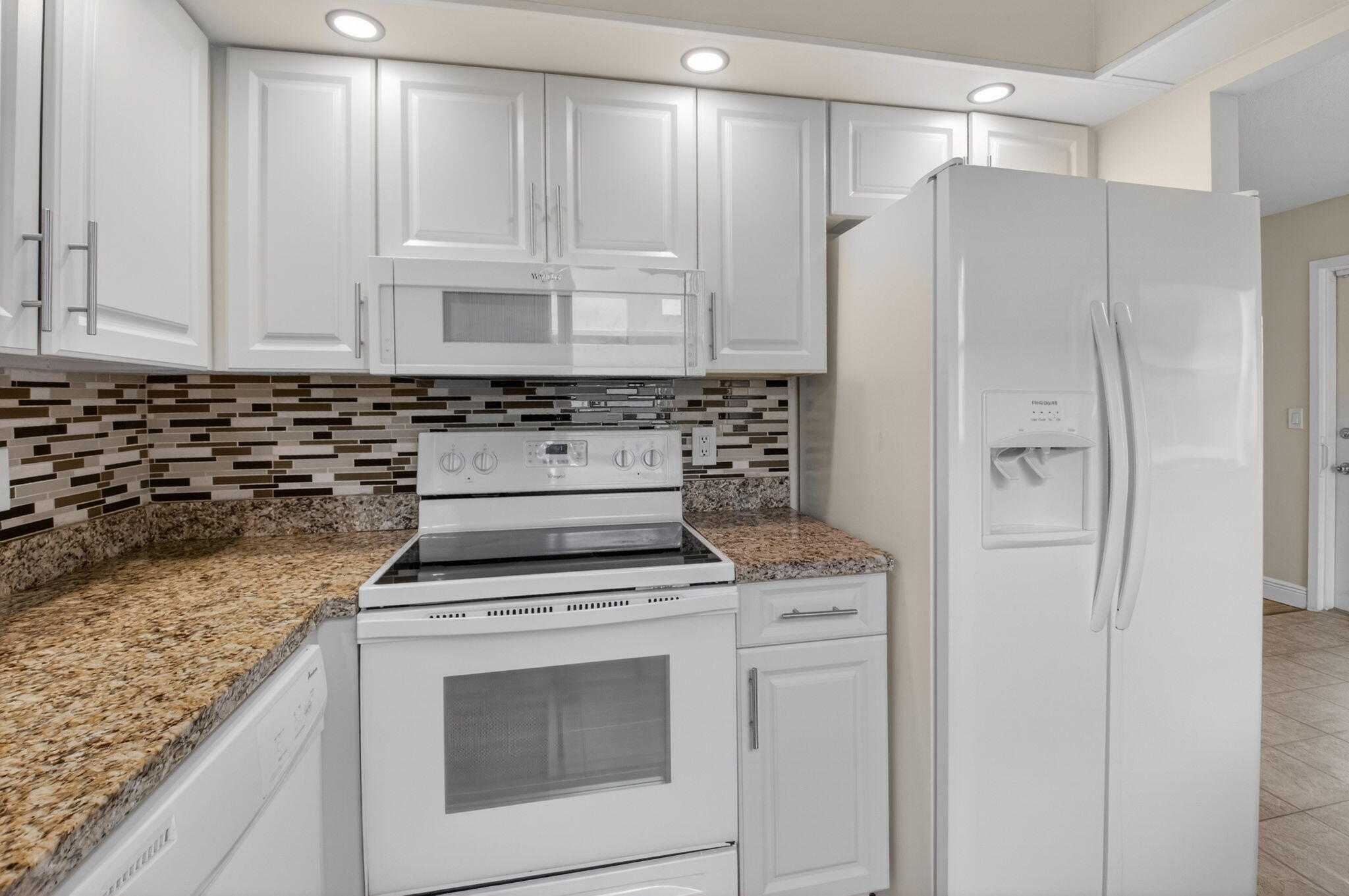 204 Flanders E Property Photo 6