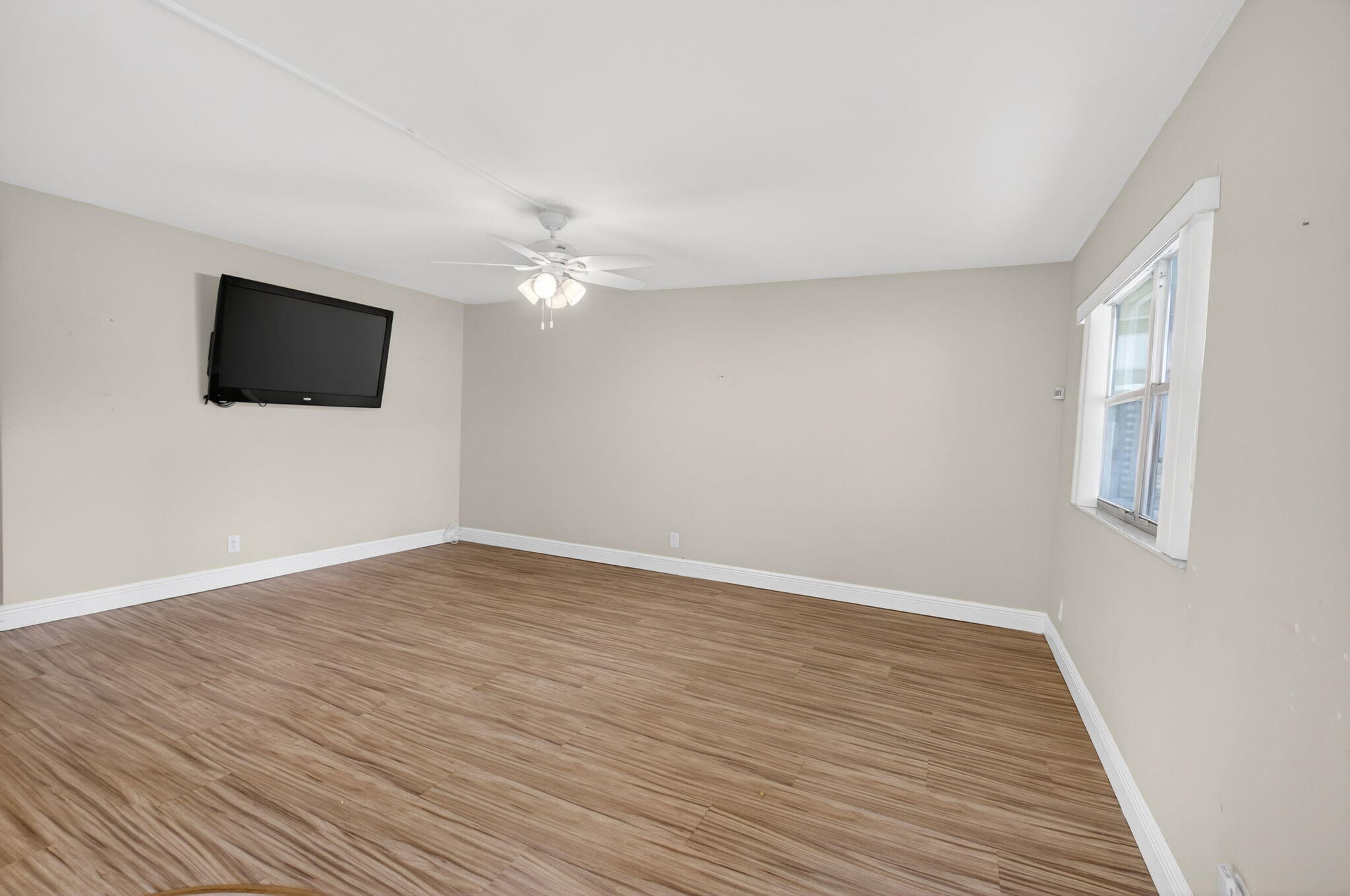204 Flanders E Property Photo 7