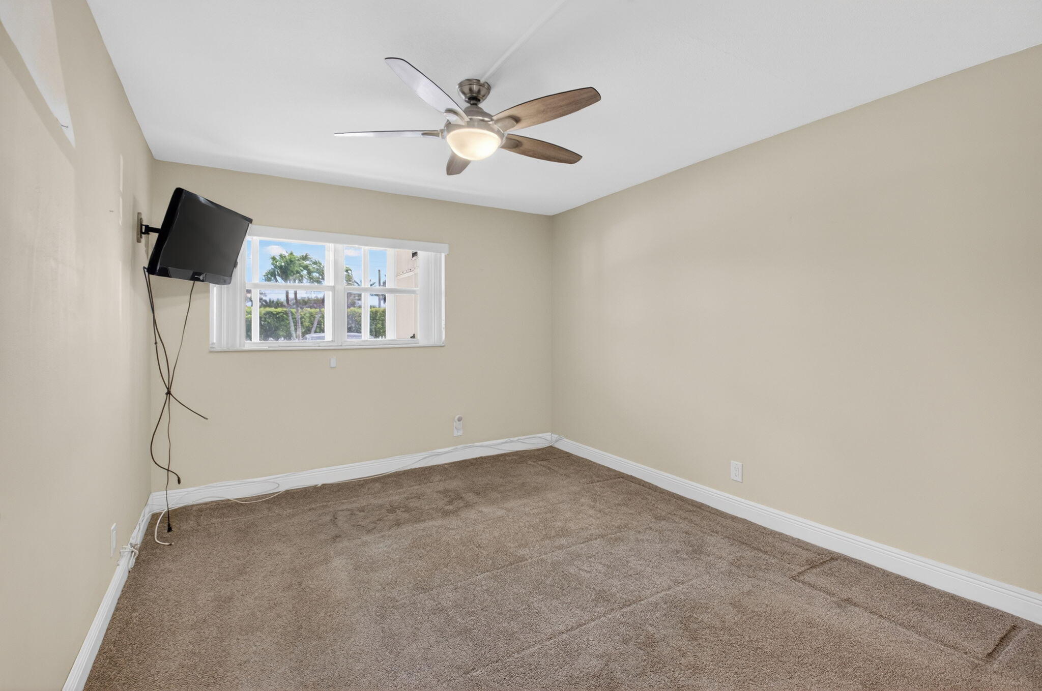 204 Flanders E Property Photo 9