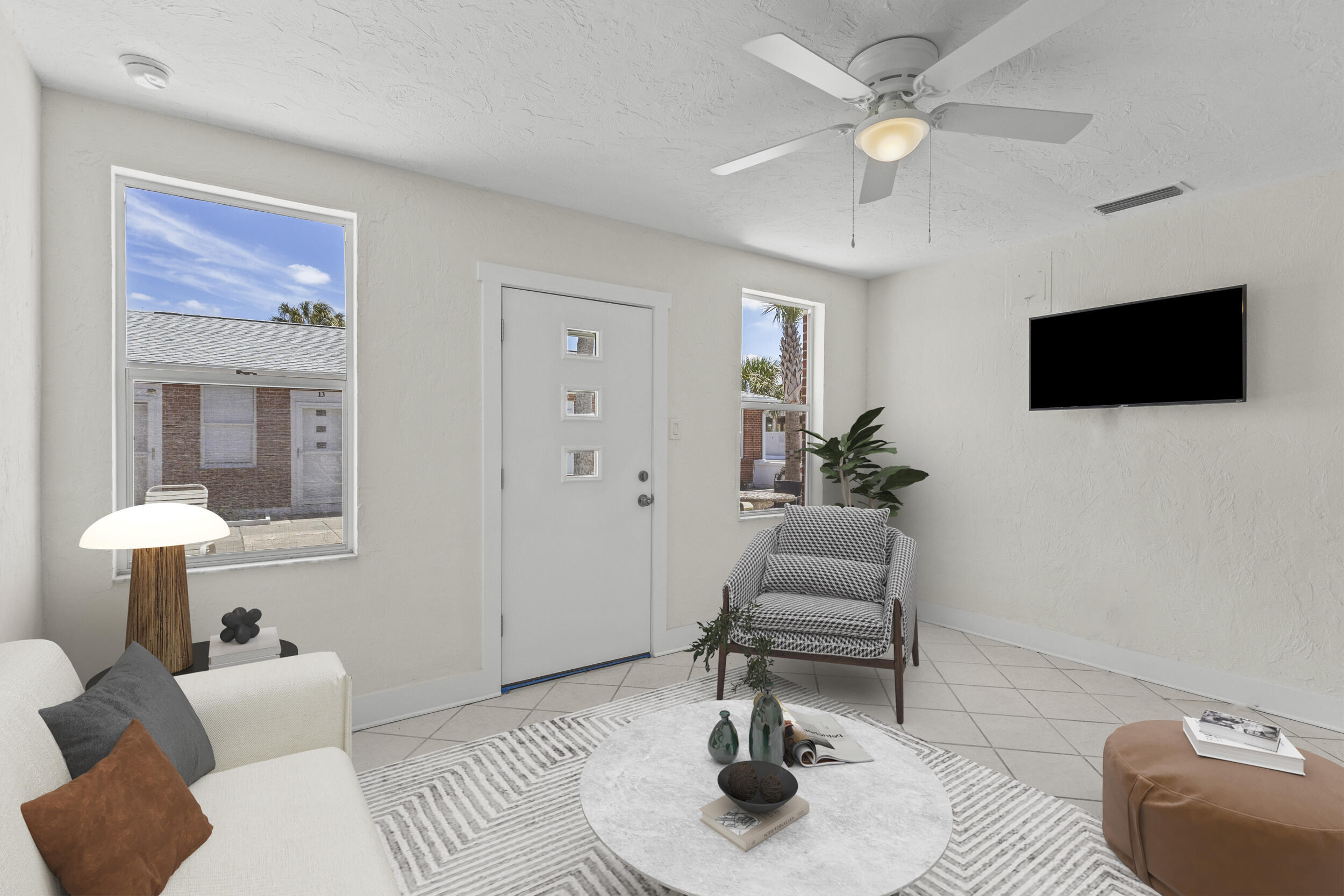 908 Villas Drive 18 Property Photo 4
