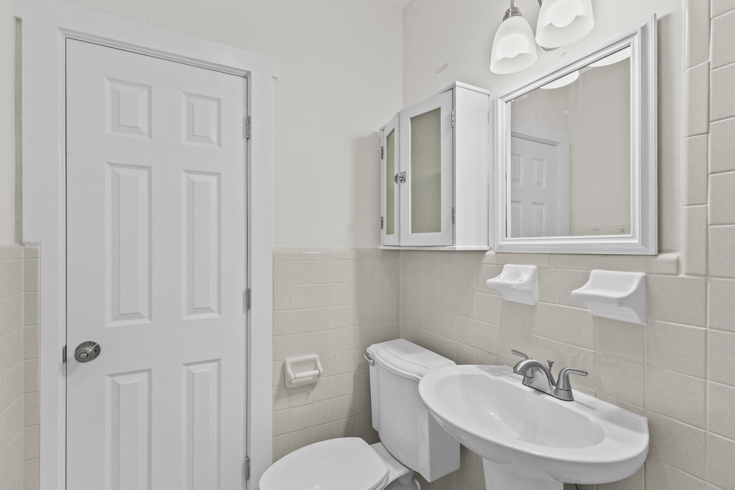 908 Villas Drive 18 Property Photo 12