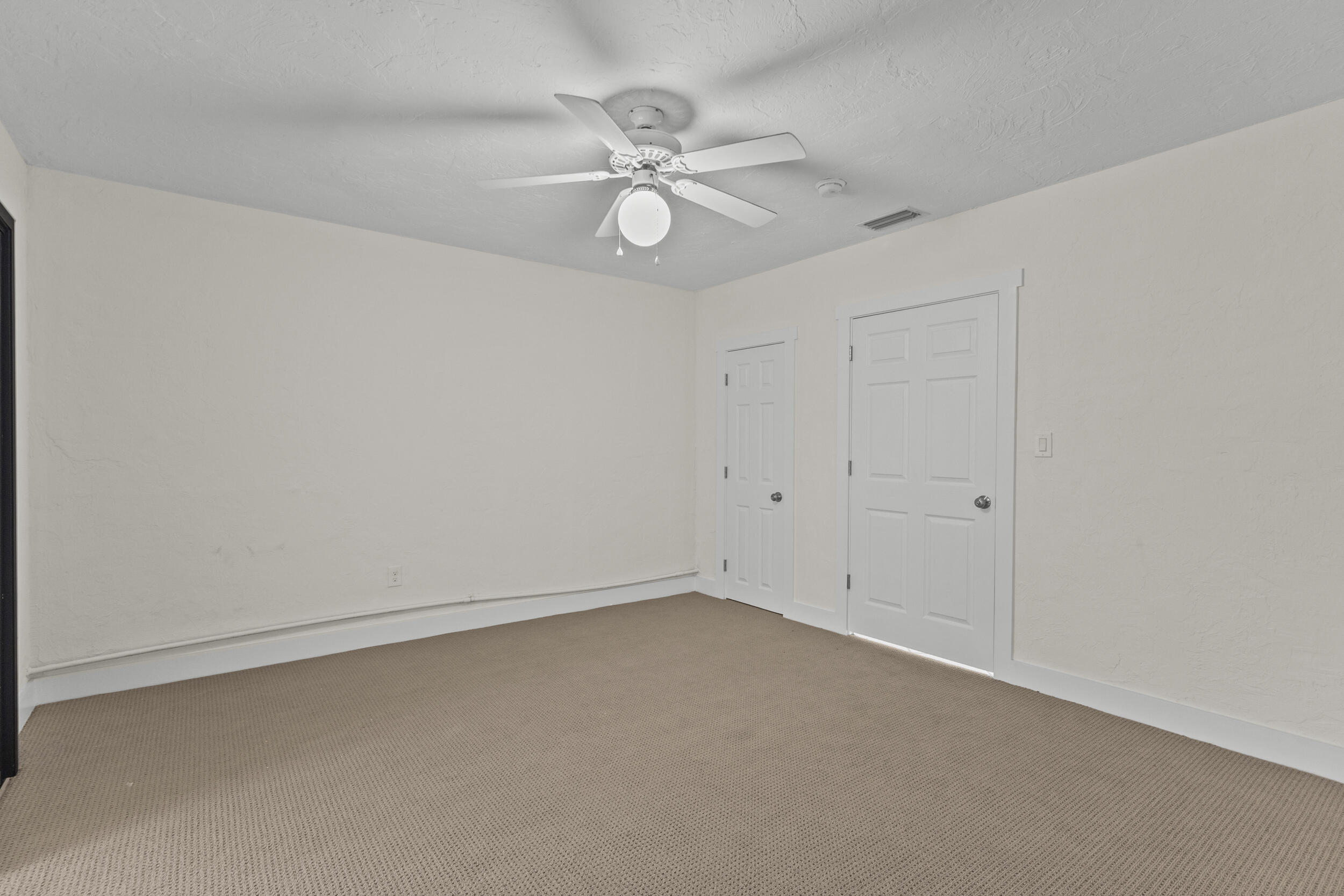 908 Villas Drive 18 Property Photo 14