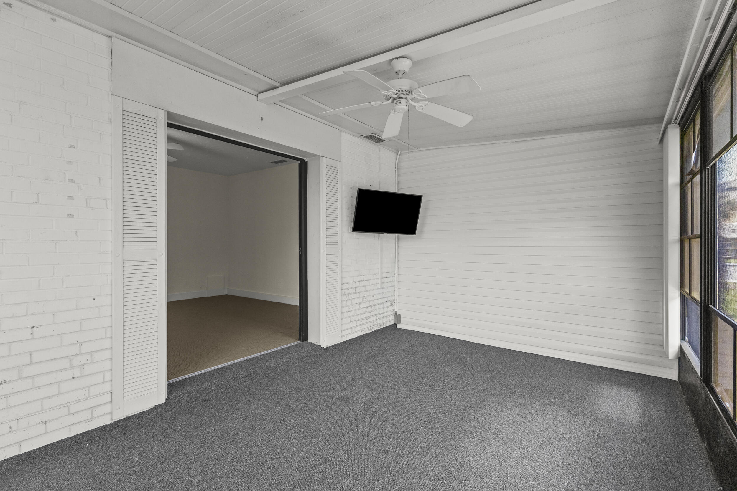 908 Villas Drive 18 Property Photo 18