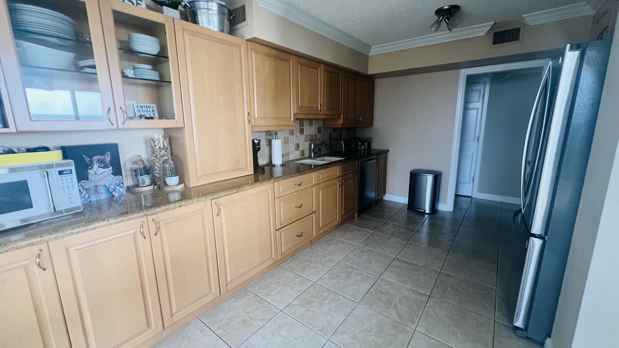 3400 N Ocean Drive 602 Property Photo 10