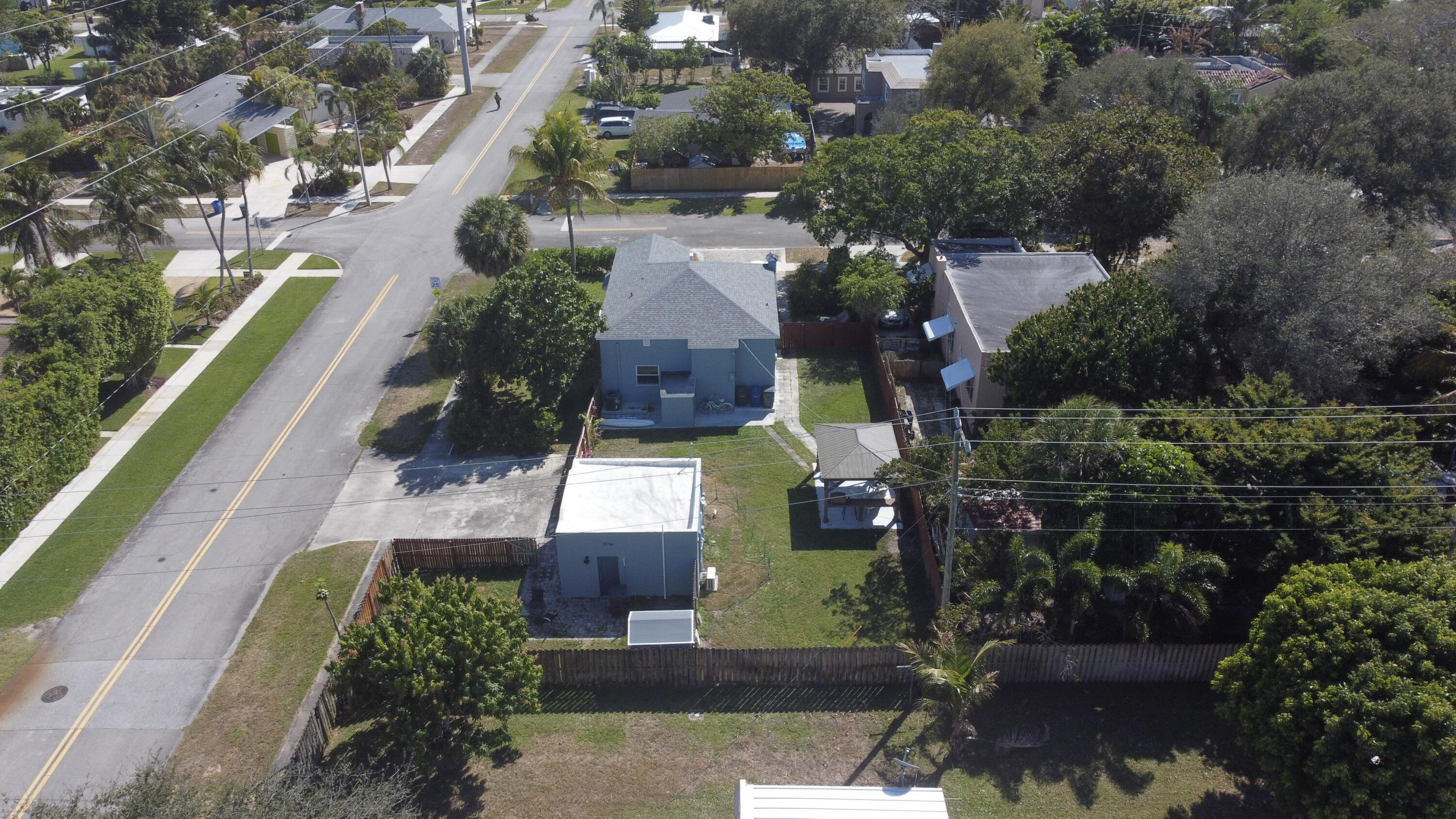 301 Hawthorne Drive Property Photo 8